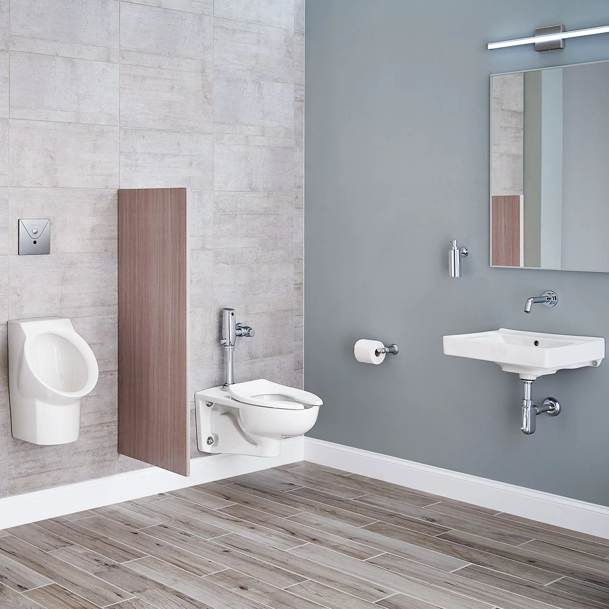 Siège pour cuvette allongé, au devant ouvert, de type commercial et à usage intensif, avec surface EverClean® et charnières autonomes // BLANC // 130008_T064355002_5901100SS.020_CDNwebp_2c37dfed-dcbd-400a-ad7c-5c66da390ff1.webp