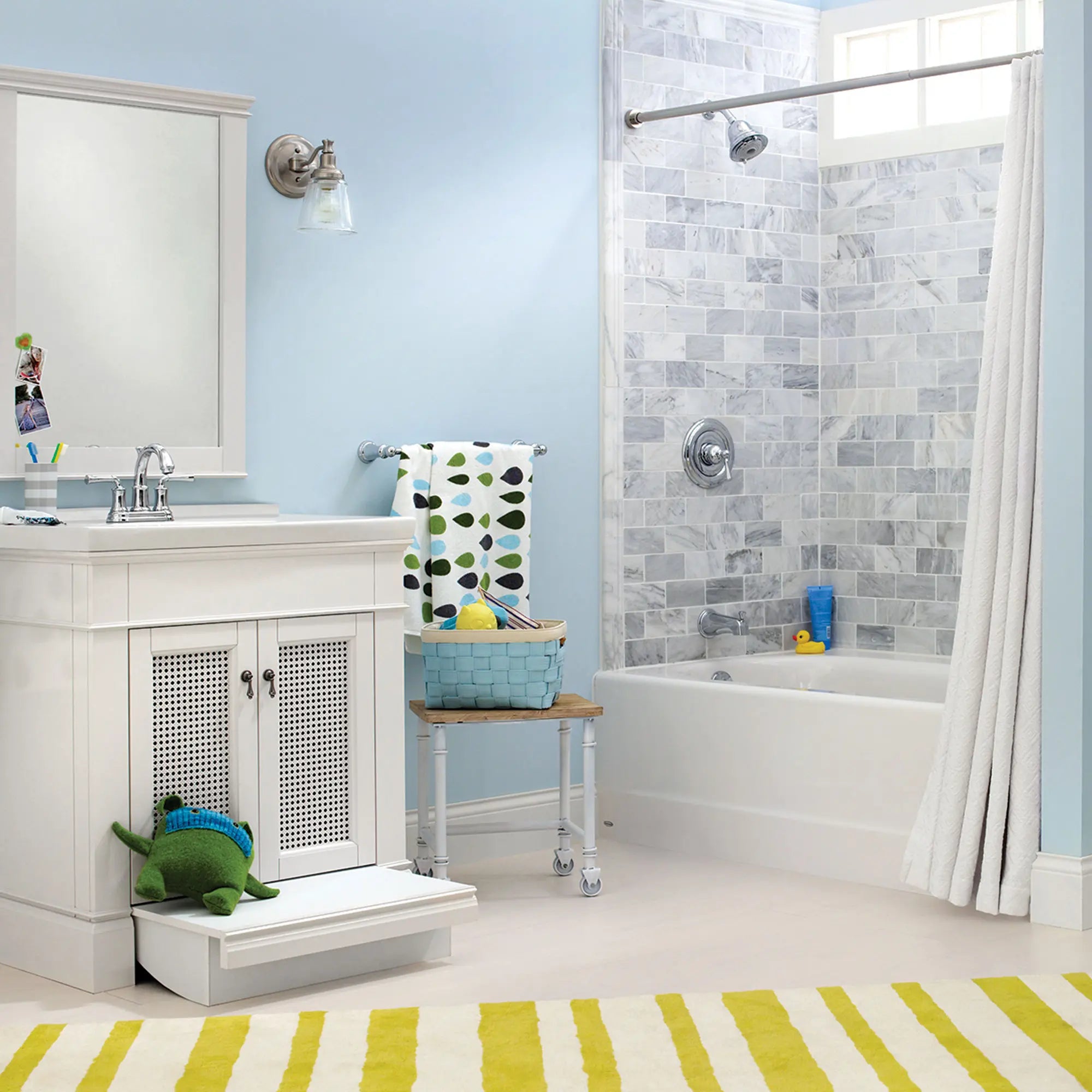 Portsmouth 2.0 GPM Baignoire and Garniture de douche Kit avec pomme de douche FloWise et poignée à levier // POLISHED CHROME // 131032_T420502002_CDNwebp.webp