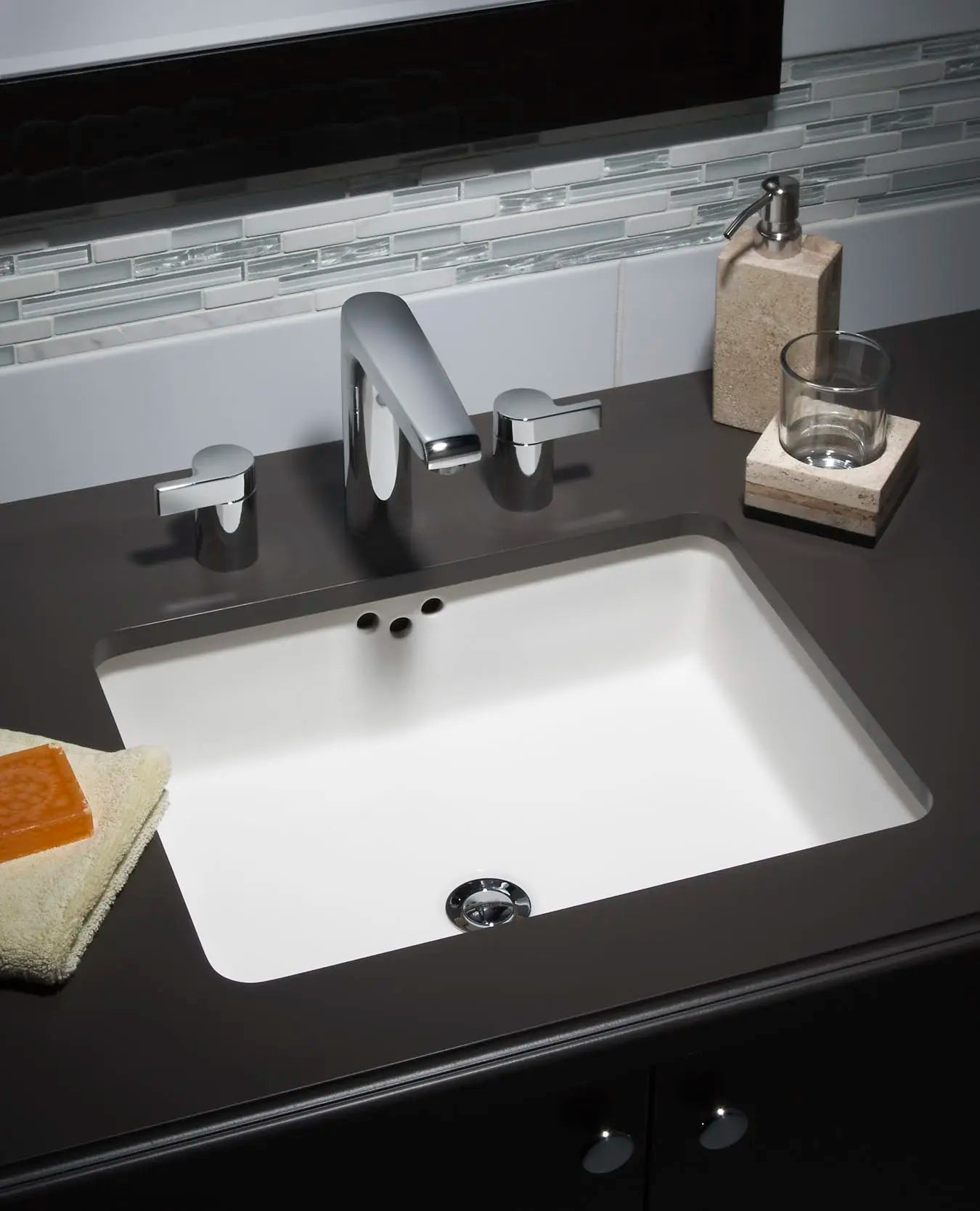 Boxe® - lavabo sous plan, 20 x 16 po // BLANC // 134975_Image_0315000.020_BOXE_Undercounter_0_CDNwebp.webp