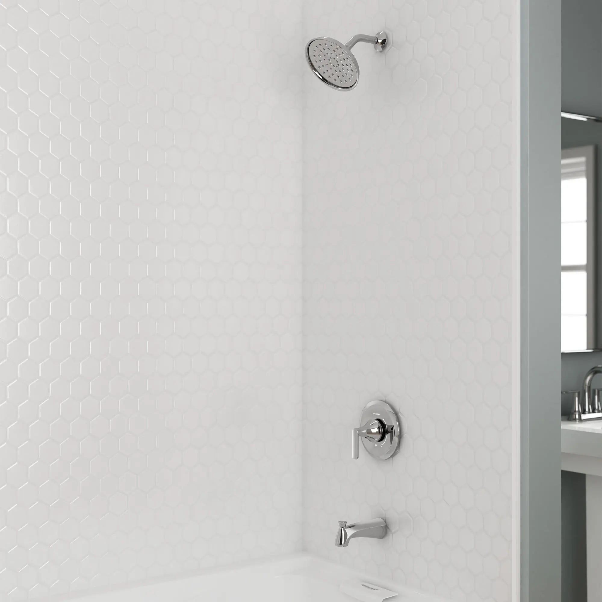 Kit de garniture bain et douche Corsham 1,8 gpm/6,8 L/min avec pomme de douche à économie d’eau, double cartouche céramique à pression équilibrée et poignée à levier // CHROME POLI // 154605_B-7428508.002_Close_up_0_CDNwebp.webp