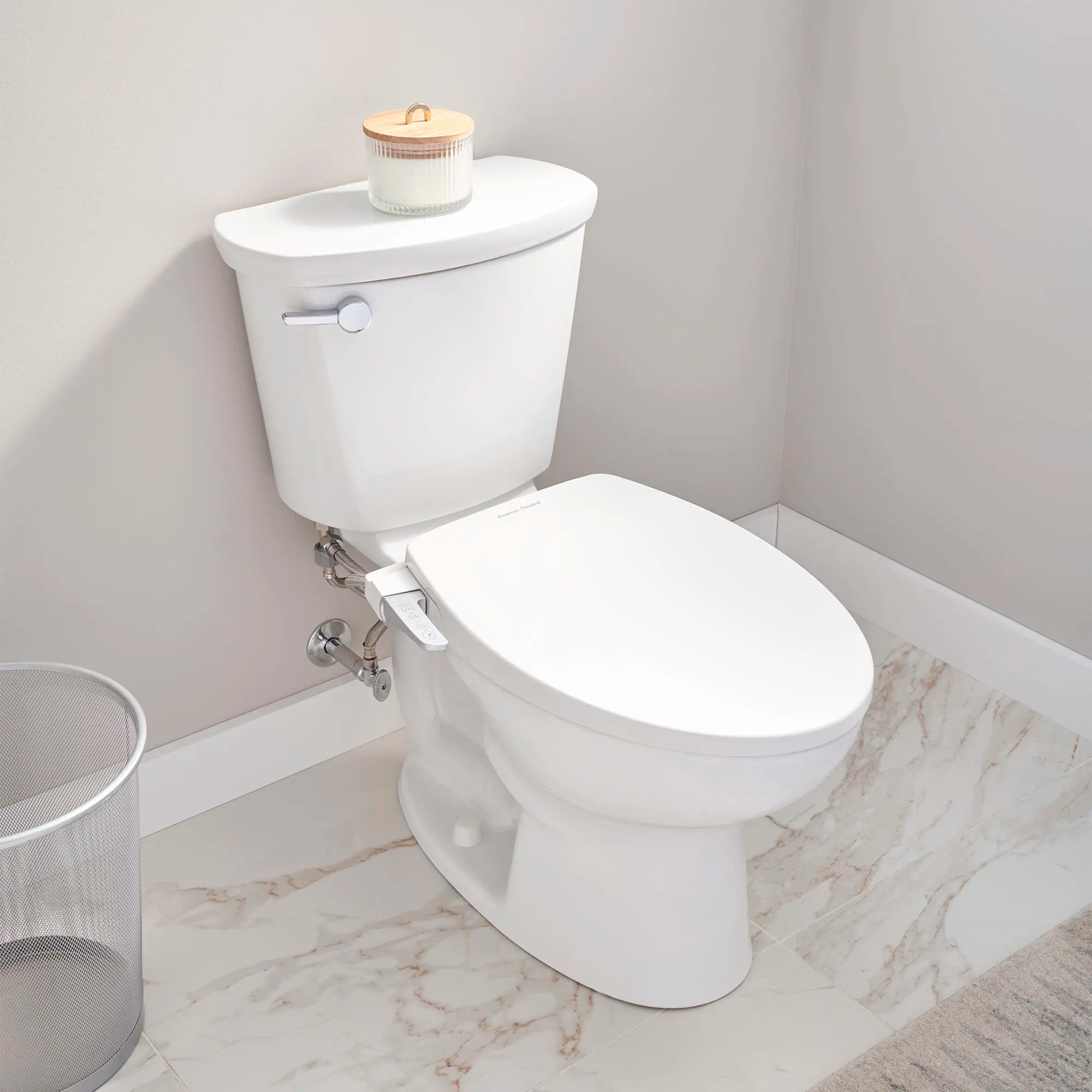 AquaWash® - siège de bidet SpaLet® profilé, non électrique avec commande manuelle // BLANC // 155716_B-215AA104.020_8033A65G.020_TopView_0_CDNwebp_ba93f41c-6309-439a-b087-3cd85ec5bec5.webp