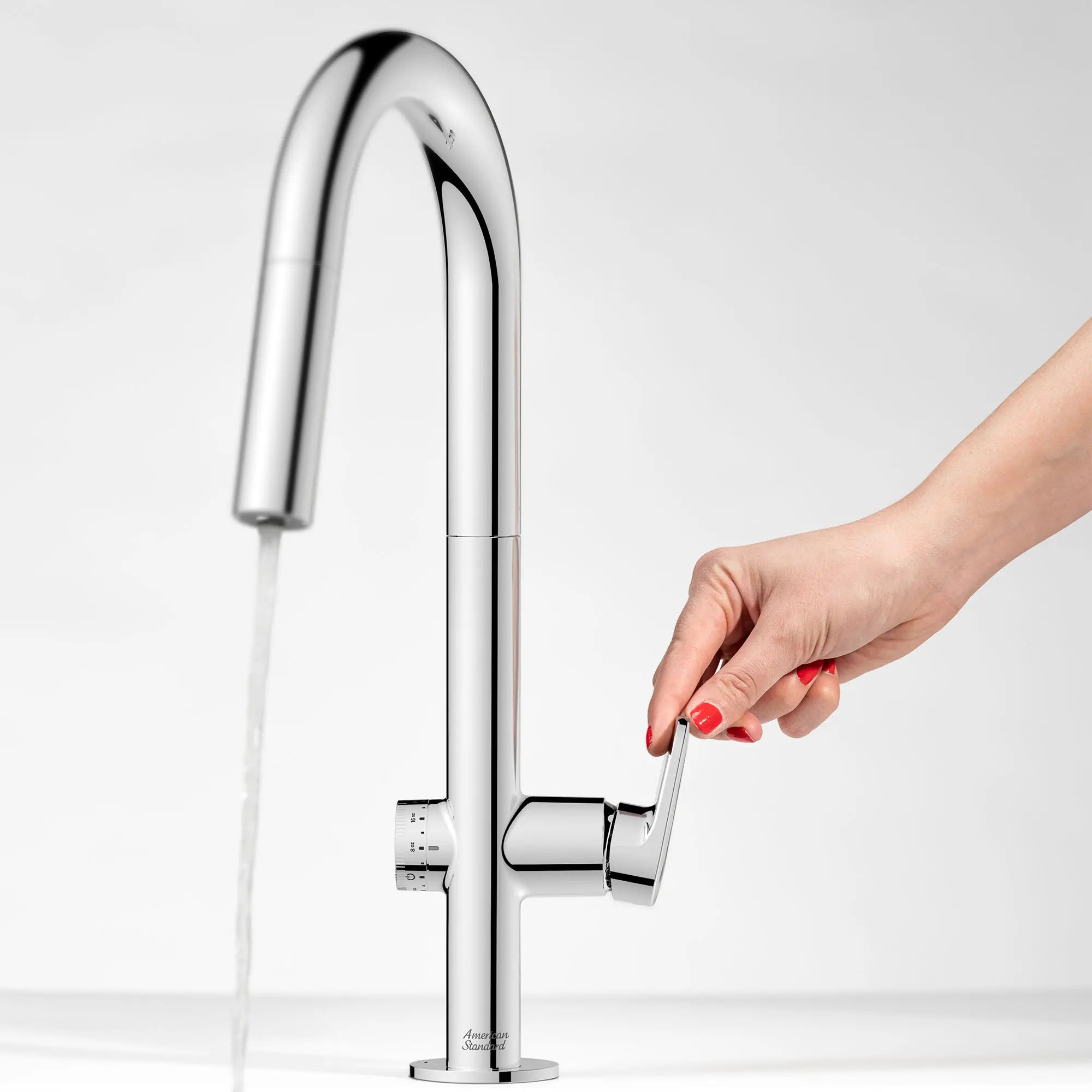 Robinet de cuisine rétractable Beale MeasureFill à deux poignées et jet double, 1,5 gpm (5,7 L/min) et cadran MeasureFill // CHROME POLI // 166555_Beale_Lifestyle_4931360.002_0001_May2023_0_CDNwebp.webp