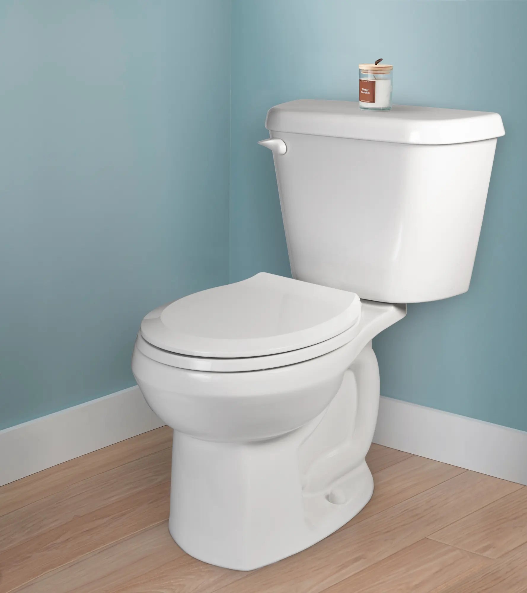Toilette complète Marina, 2 pièces, 1,28 gpc/4,8 lpc, à cuvette au devant rond à hauteur de chaise et réservoir avec doublure, avec siège // BLANC // 168375_Image_702BA101.020_SONOMA_Toilet__1__0_CDNwebp.webp