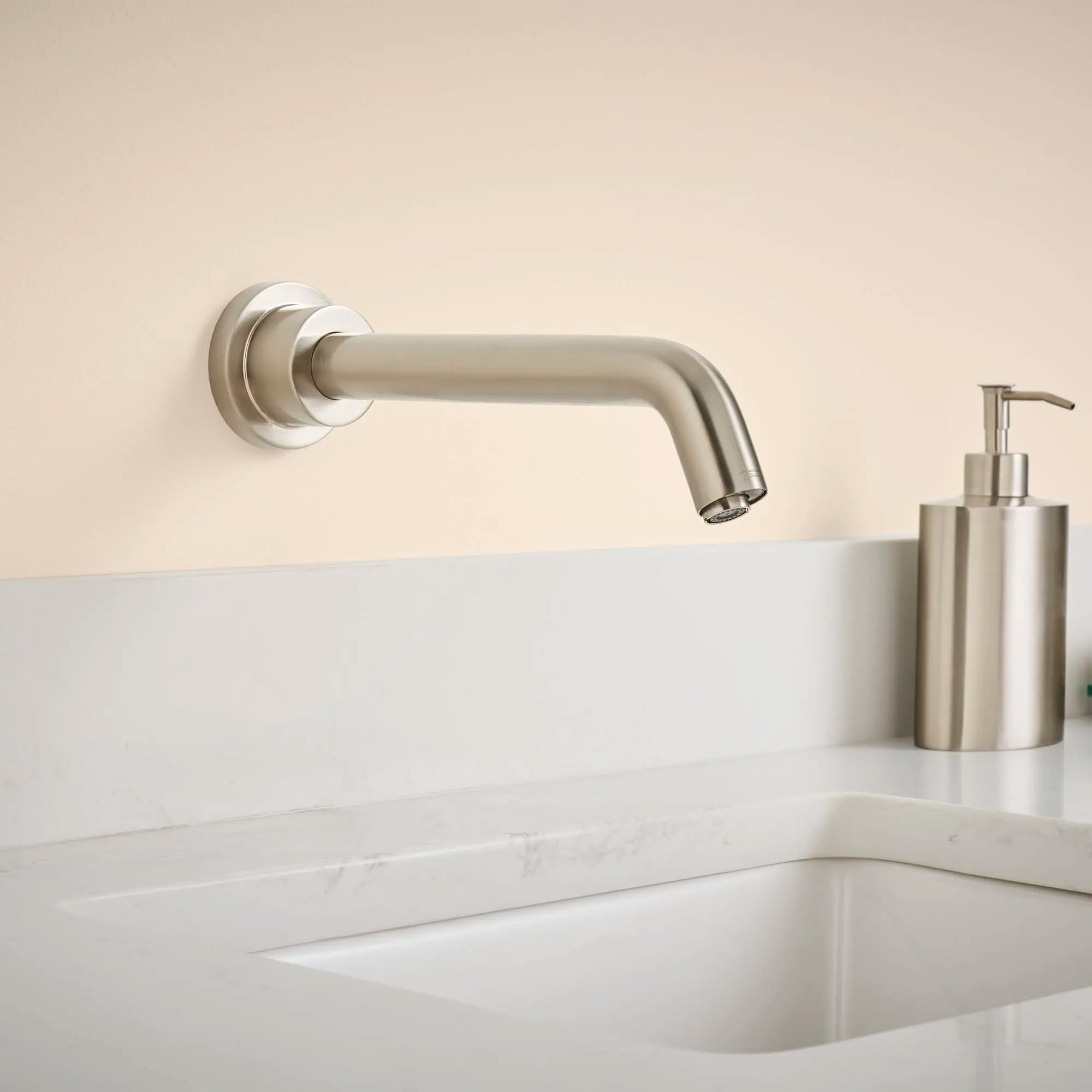 Serin® - à garniture murale sans contact, modèle de base, 0,5 gpm/1,9 L/min // NICKEL BROSSÉ // 168554_B-T06B302.295_T06B305.295_T06B306.295_0_CDNwebp.webp