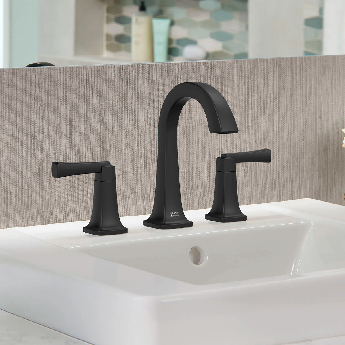 Townsend® - Robinet de salle de bain à 2 poignées espacées de 8 po 1,2 gpm/4,5 L/min avec poignées à levier // NOIR MAT // 169048_Townsend_EnvironmentCloseup_7353801.243_0001May2023_0_CDNwebp_39261764-7f05-4c23-9ed8-e9d532095e4a.webp