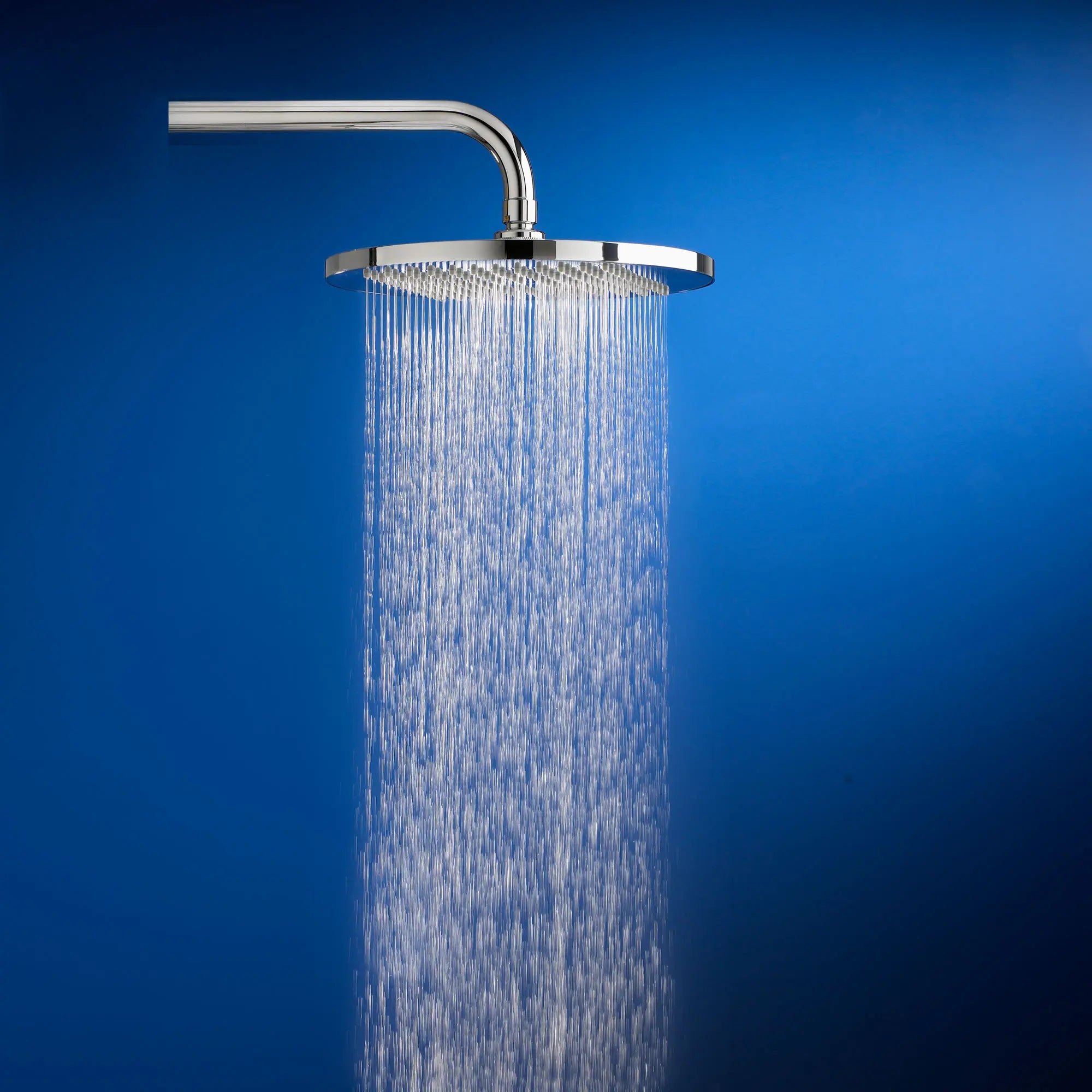 Pomme de douche à effet pluie moderne de 10 po 2,5 gpm/9,5 L/min // CHROME POLI // 170085_P-1660683002_04_0_CDNwebp_ab486506-6f1e-43bb-ac05-96e21f040590.webp