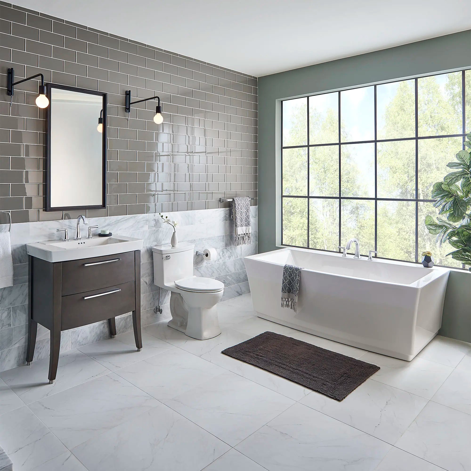 Baignoire autoportante Townsend® 68 x 36 po avec renvoi central // BLANC // 173834_C-2691004020_9036030475_7353900002_0_CDNwebp.webp