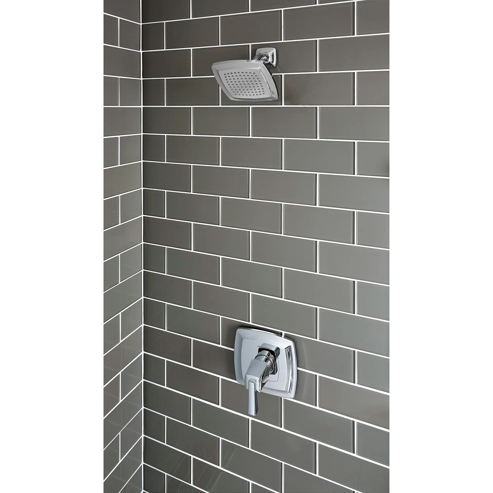 Townsend® 1.75 GPM Garniture de douche avec pomme de douche à économie d'eau et poignée à levier // CHROME POLI // 173874_B-T353507002_2_0_CDNwebp.webp