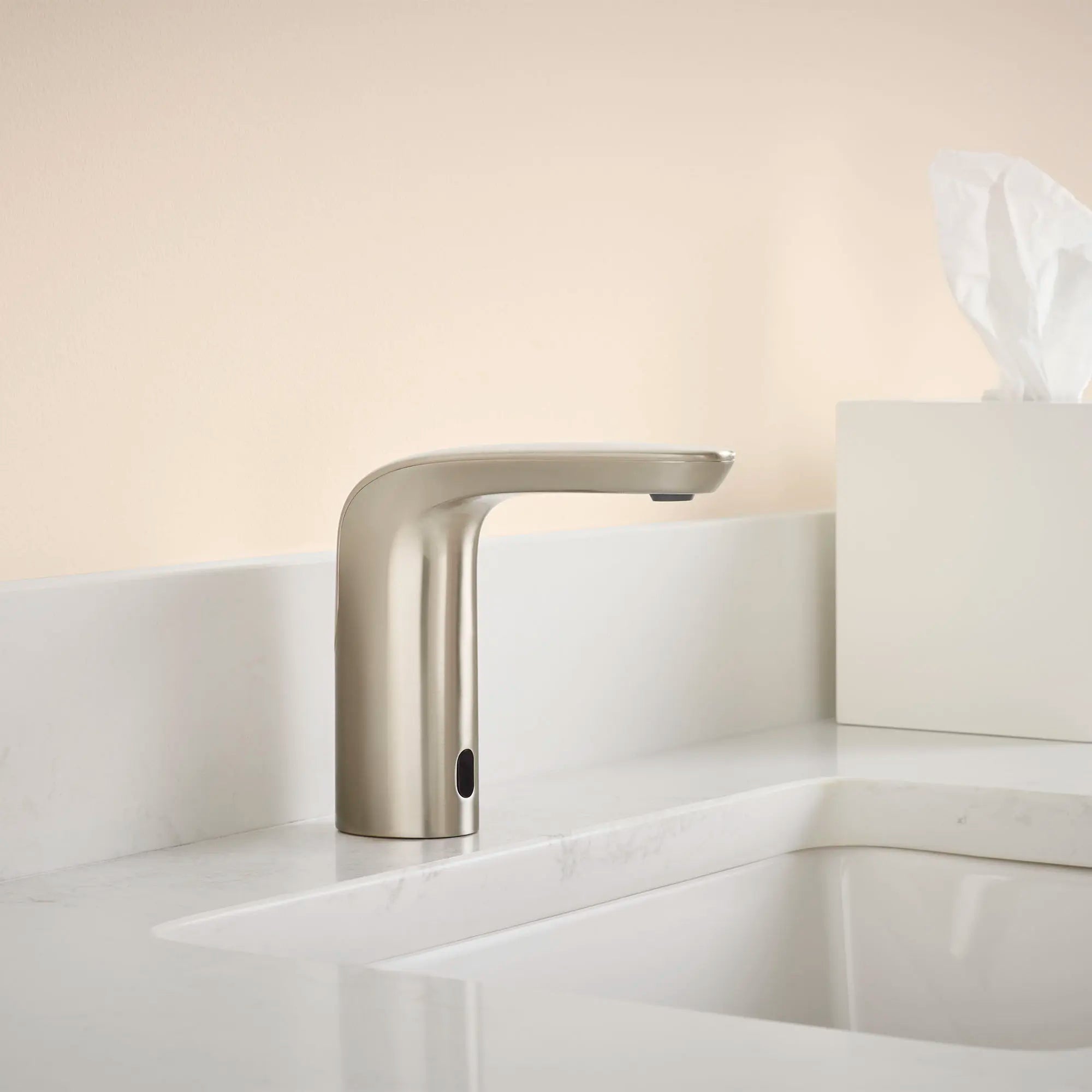NextGen Selectronic® -  robinet sans contact, alimentation à pile avec butée de sécurité SmarTherm + ADM, 0,35 gpm/1,3 L/min // BRUSHED NICKEL // 174156_B-7755303295_0_CDNwebp.webp