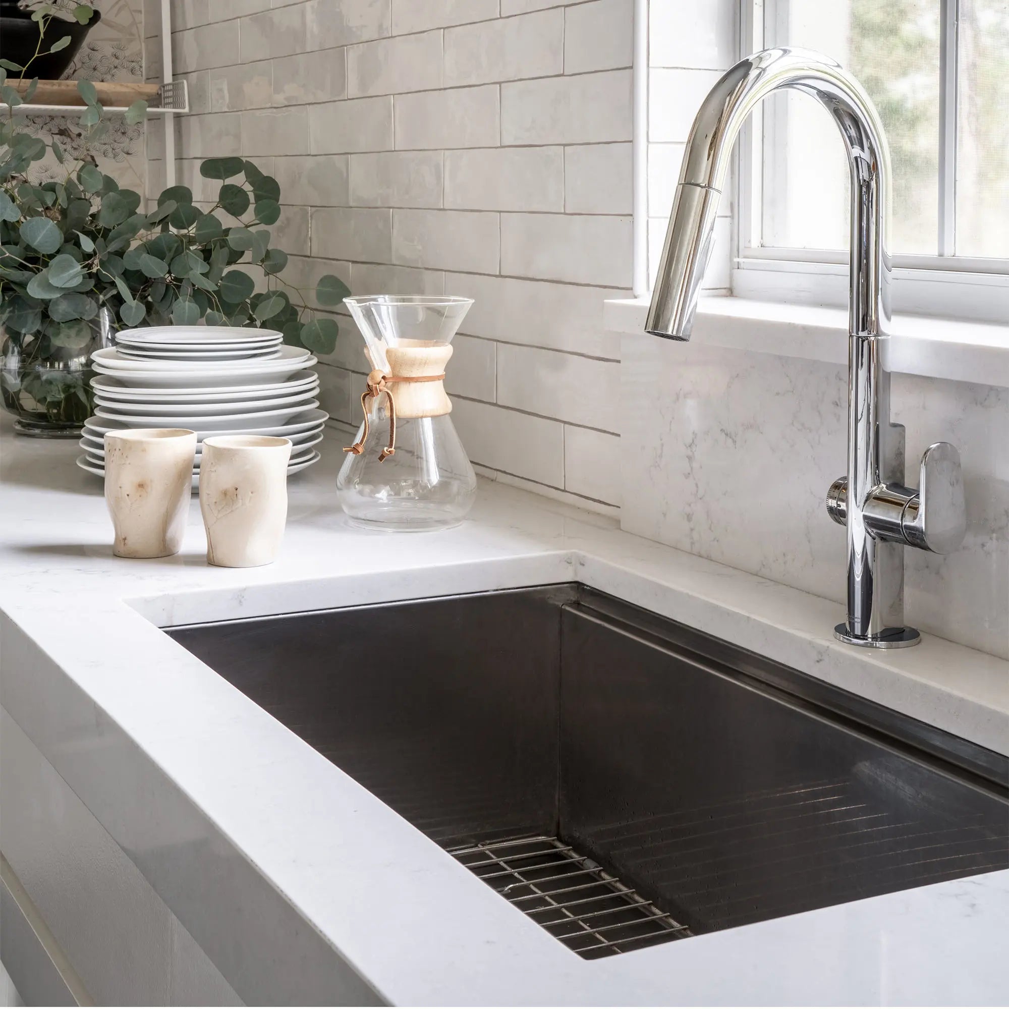 Robinet de cuisine rétractable Beale à monocommande et jet double, 1,5 gpm // CHROME POLI // 174403_B-4931305002_0_CDNwebp.webp