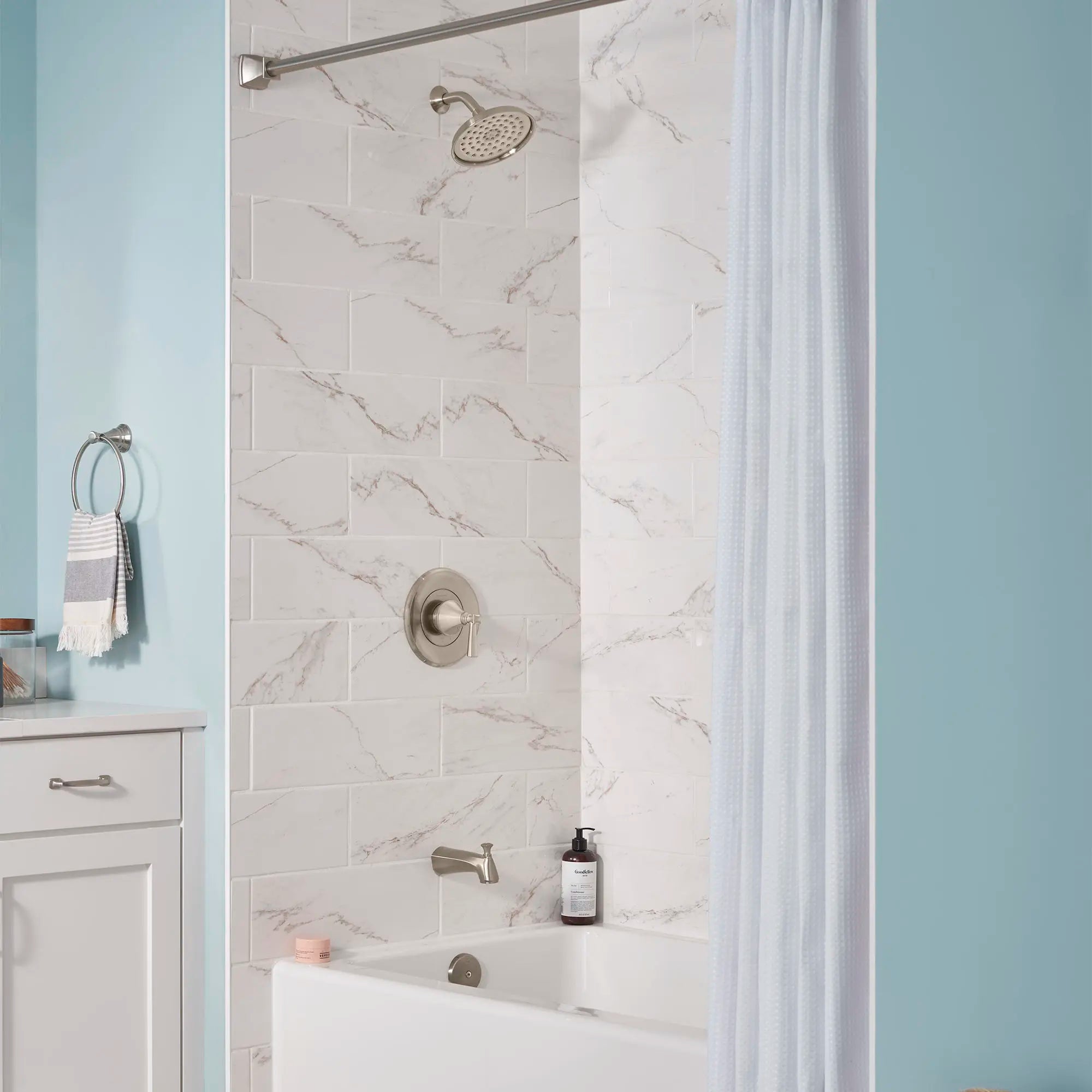 Ensemble de baignoire et garniture pour douche Glenmere 6,8 L/min/1,8 gpm avec pomme de douche économe en eau, cartouche à pression équilibrée en double céramique, et poignée à levier // TUB & SHOWER / NICKEL BROSSÉ // 174459_B-TU617502.295_TU617508.295_0_CDNwebp.webp