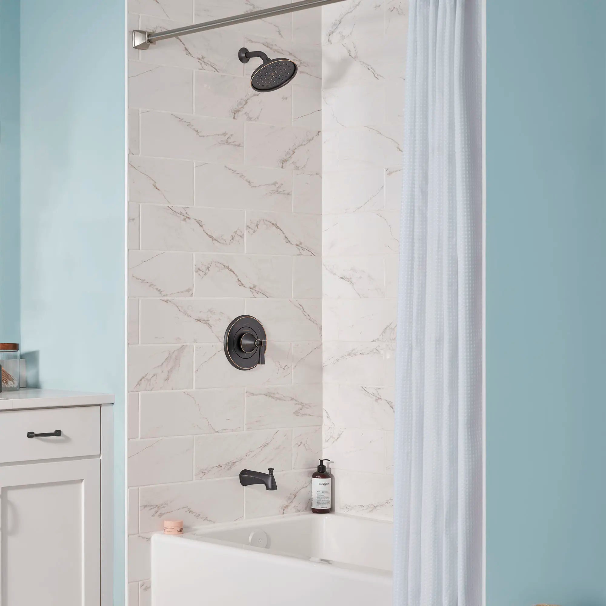 Ensemble de baignoire et garniture pour douche Glenmere 6,8 L/min/1,8 gpm avec pomme de douche économe en eau, cartouche à pression équilibrée en double céramique, et poignée à levier // TUB & SHOWER / LEGACY BRONZE // 174475_B-TU617502.278_TU617508.278_0_CDNwebp_c5a1482c-77d4-4722-9812-602cf61dac3d.webp