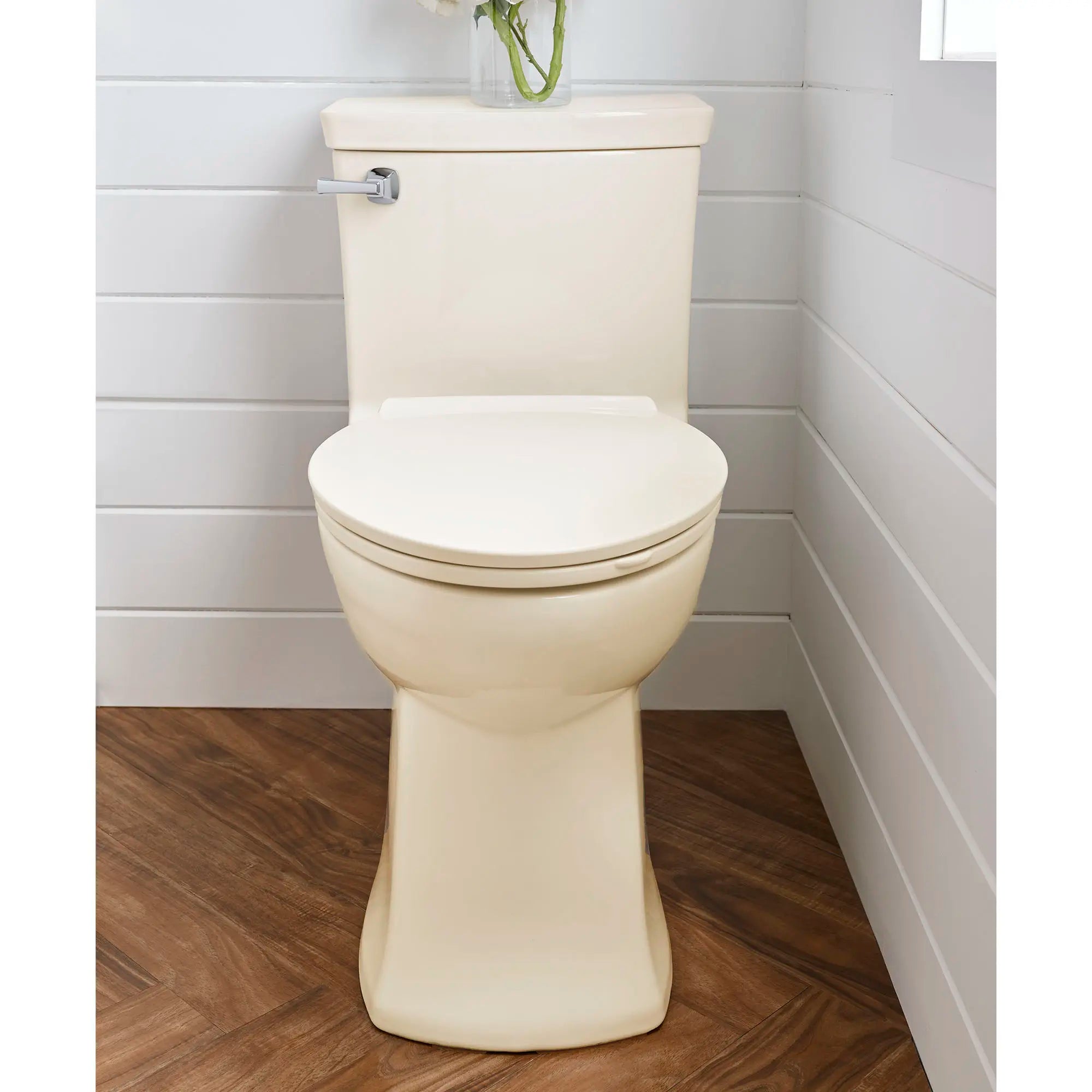 Toilette monopièce Townsend® VorMax® 1,28 gpc/4,8 lpc, à cuvette allongée à hauteur de chaise avec siège // LEFT / LINEN // 174489_B-2922A104222_2_0_CDNwebp.webp