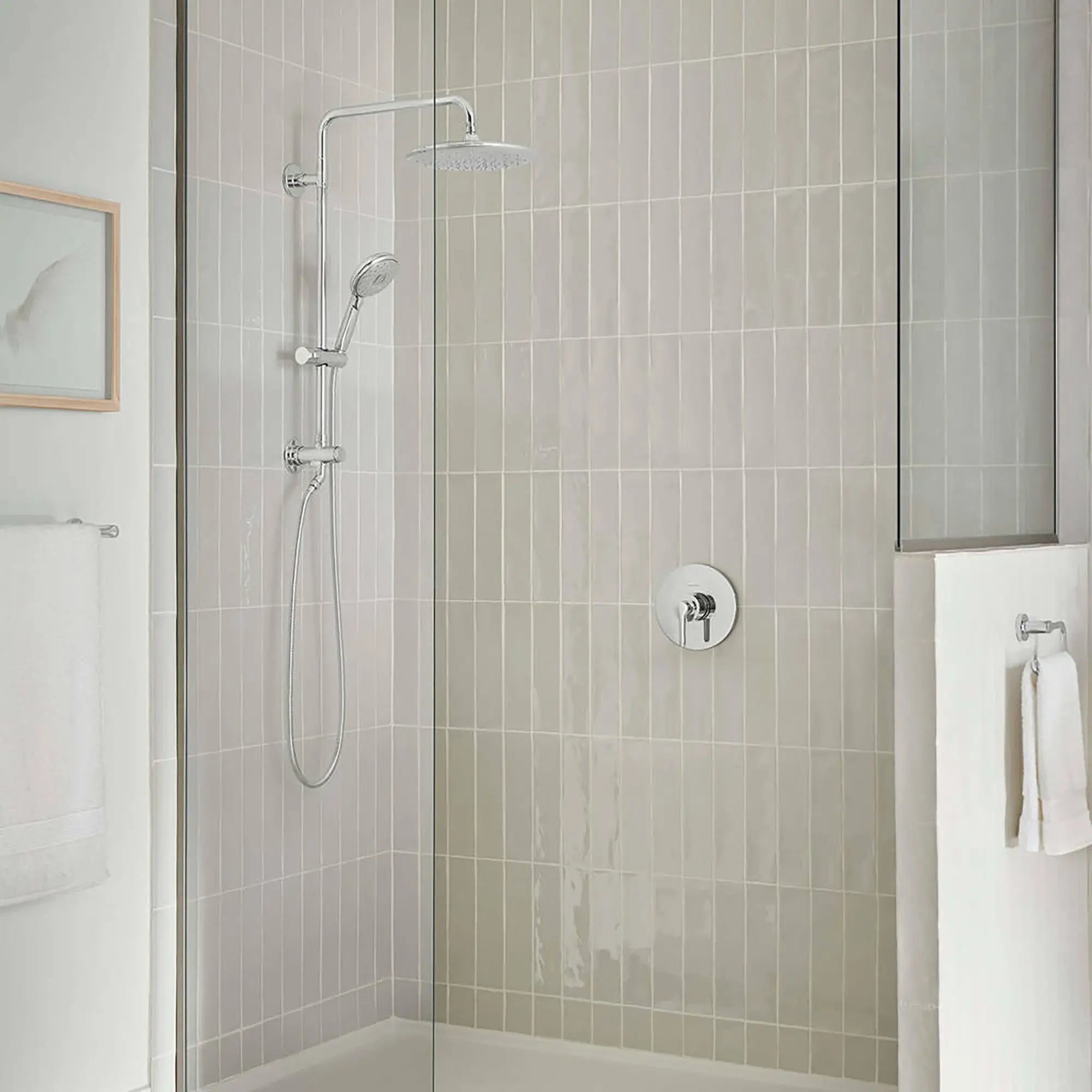 Spectra® Versa® - système de douche à 4 fonctions de 24 pouces 1,8 gpm/6,8 L/min avec pomme de douche à effet de pluie // CHROME POLI // 174796_9038804002_5_0_CDNwebp.webp