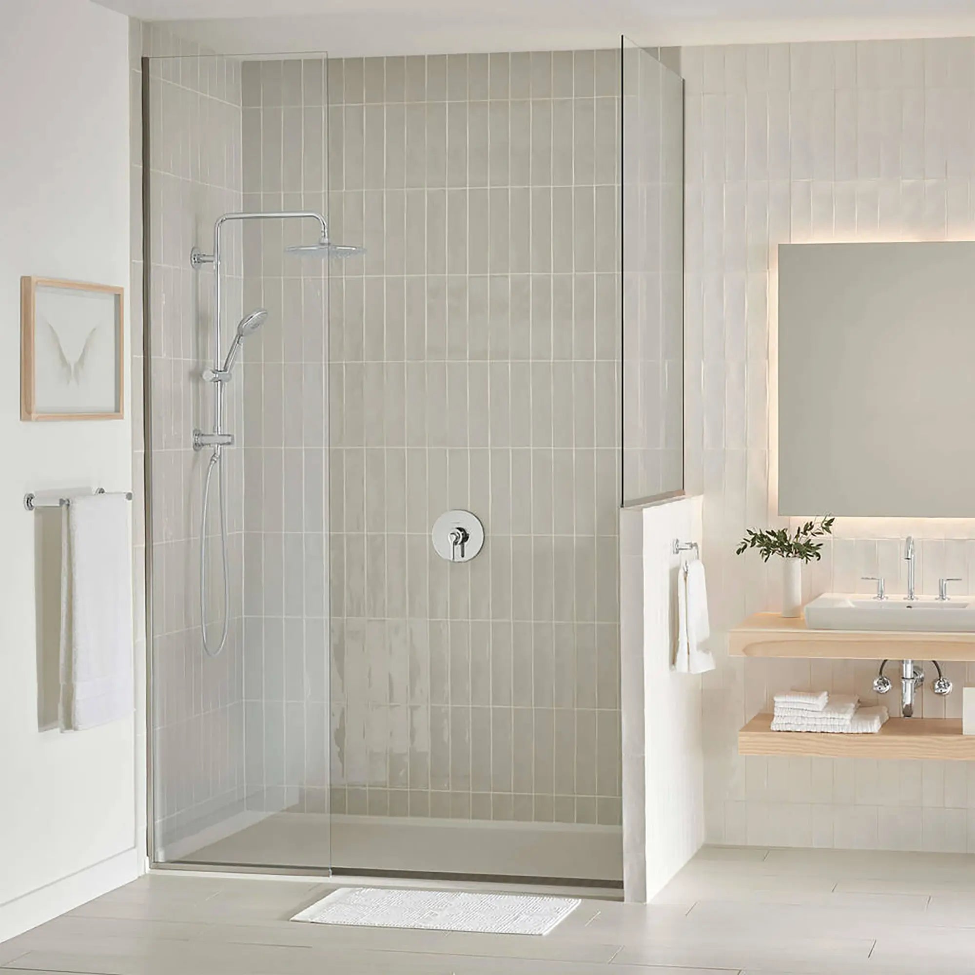 Spectra® Versa® - système de douche à 4 fonctions de 24 pouces 1,8 gpm/6,8 L/min avec pomme de douche à effet de pluie // CHROME POLI // 174797_9038804002_2_0_CDNwebp.webp