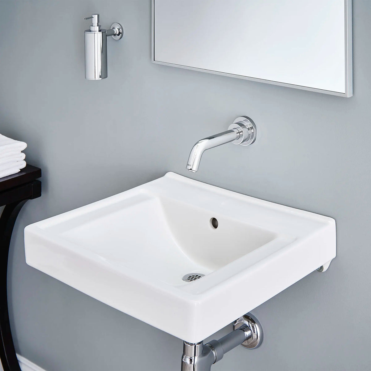 Serin® - à garniture murale sans contact, modèle de base, 0,35 gpm/1,3 l/min // CHROME POLI // 174874_B_T064353.002_1_0_CDNwebp_e982ef7e-234e-4548-8cd5-df6eaf28f17a.webp