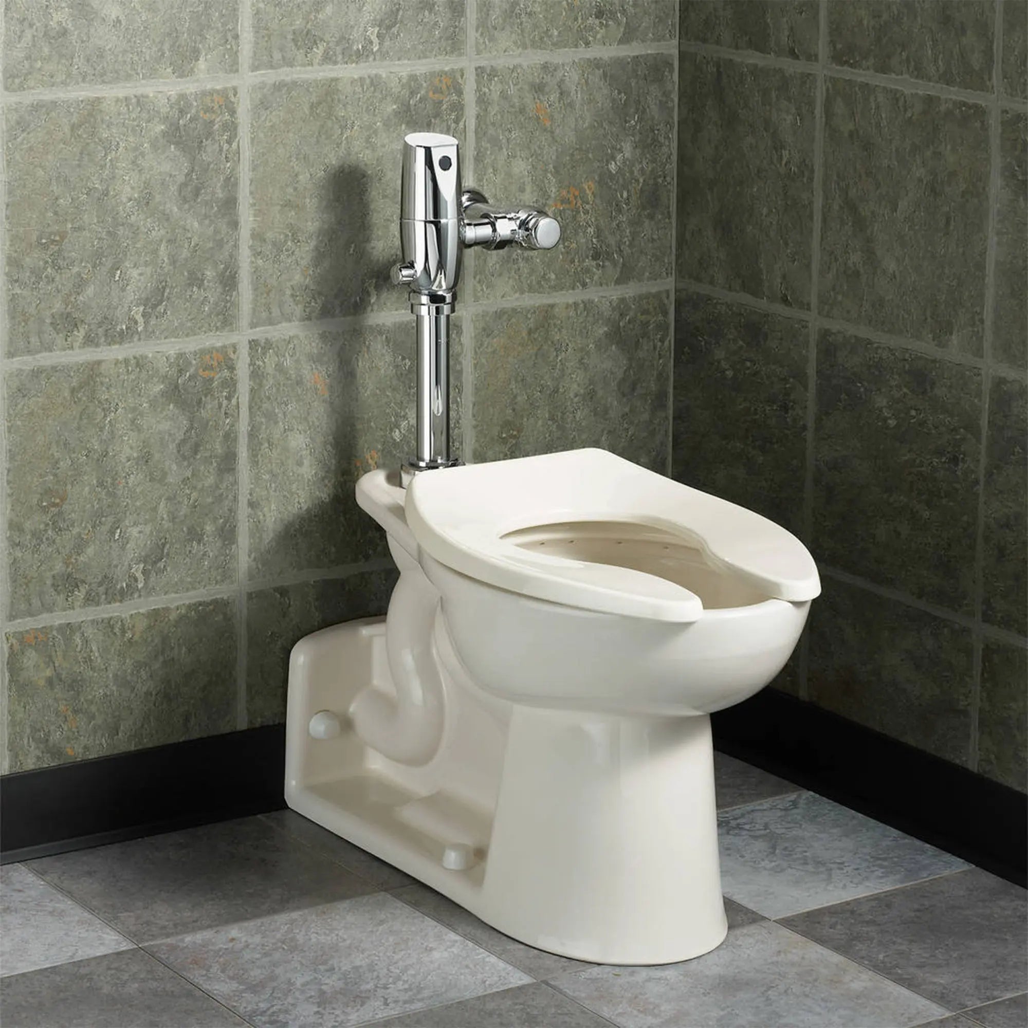 Priolo® - toilette allongée 4,2 à 6,0 Lpc (1,1 à 1,6 gpc), à hauteur de chaise, surface EverClean®, avec collet supérieur et sortie arrière // BLANC // 175052_B_3695001020_1_0_CDNwebp.webp
