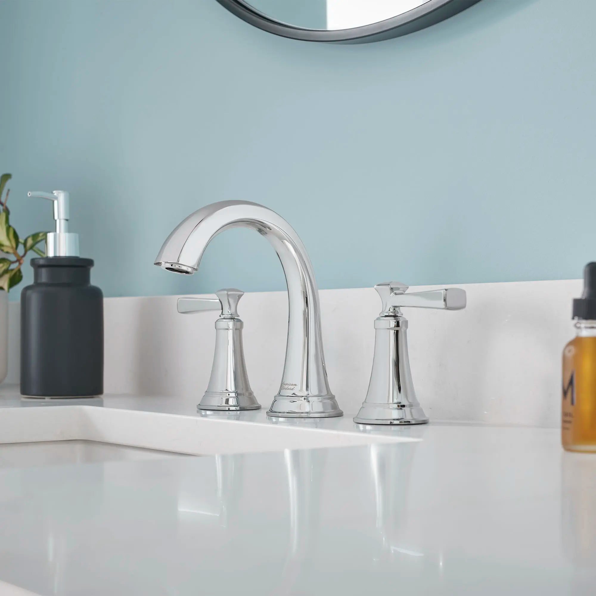 Robinet de salle de bain espacé de 8 po à deux poignées Glenmere 1,2 gpm/4,5 l/min avec poignées à levier // CHROME POLI // 175074_B-7617807.002_1_0_CDNwebp_d64e2b28-3d32-49aa-953a-e4151acaa450.webp