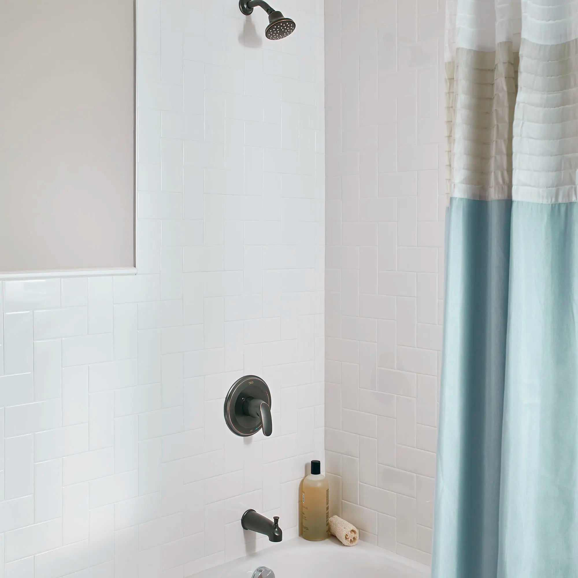 Pomme de douche Colony® Pro, économie d'eau: 1,75 gpm  // BRONZE LEGACY // 175587_B-TU075508278_1660512278_0_CDNwebp.webp