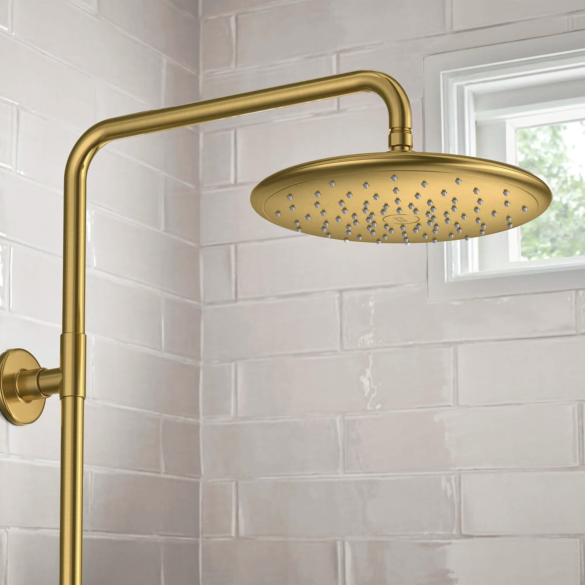 Spectra® Versa® - système de douche de 24 po à 4 fonctions, 1,8 gpm/6,8 L/min avec pomme de douche à effet de pluie // AUBE FRAÎCHE BROSSÉ // 199772_Spectra_EnvironmentCloseUp_102907GN0_0002_Aug2023_CDNwebp.webp