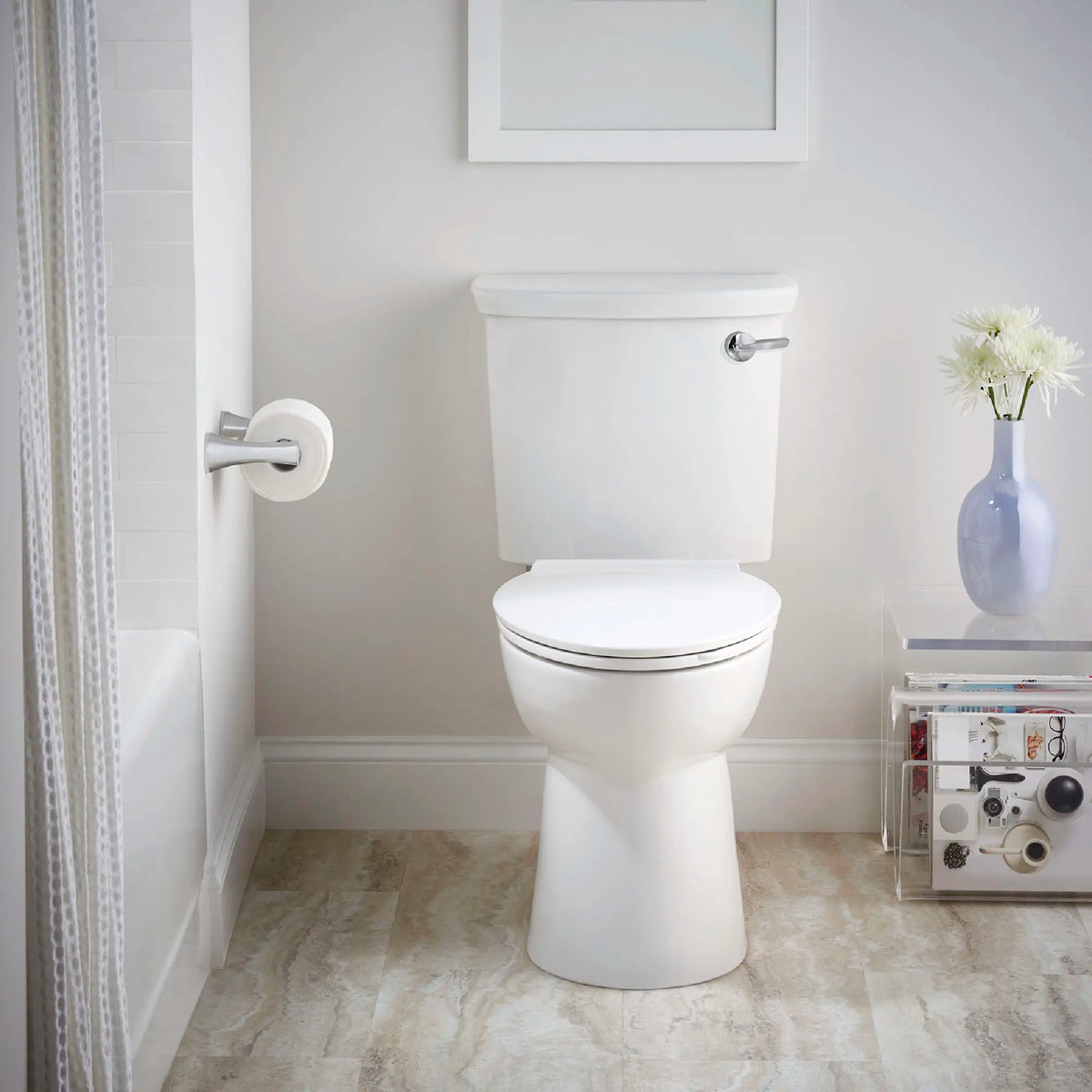 Siège pour toilette allongée VorMax® avec rebord CleanCurve®, style contemporain, à fermeture lente et détachement facile // BLANC // 223975_B-4385A114020_1_CDNwebp.webp