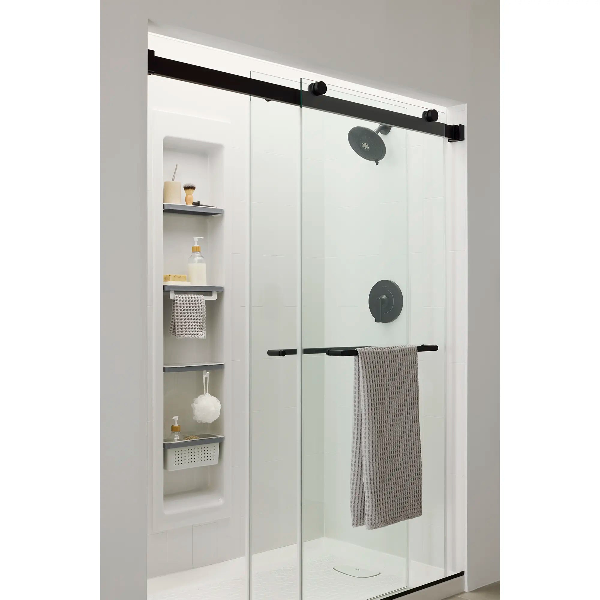 Aspirations - ensemble de parois de douche en carreaux verticaux de 60 x 32 x 84 pouces // BLANC // 231943_Aspirations_EnvironmentCloseUp_TU061507.243_AM00854400.243_A8019T-RHO.020_2951SWT32.020_7192000_7194000_0001_Nov2023_CDNwebp.webp