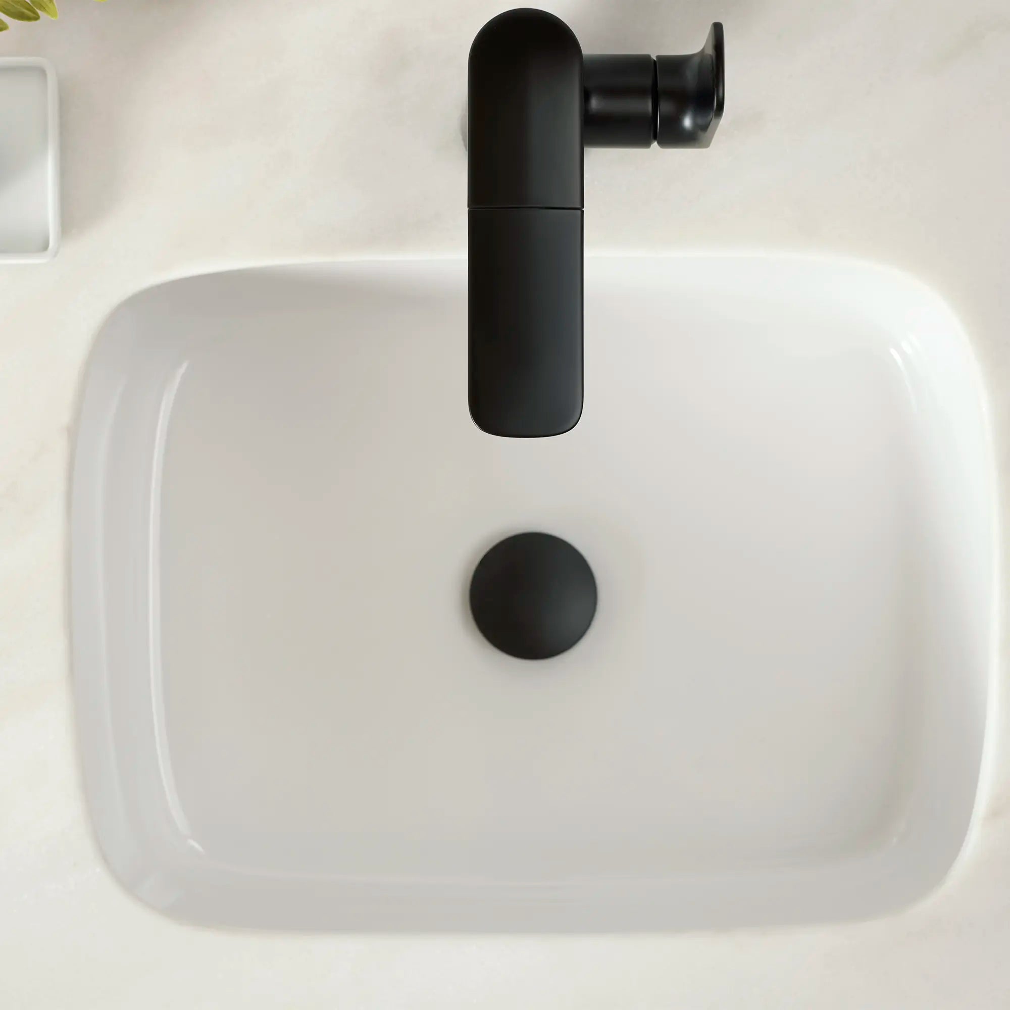 Aspirations - robinet de salle de bain rétractable à poignée simple à levier, 1,2 gpm/ 4,5 L/min // NOIR MAT // 231965_Aspirations_EnvironmentCloseUp_7061121.243_1607000.020_0003_Nov2023_0_CDNwebp.webp