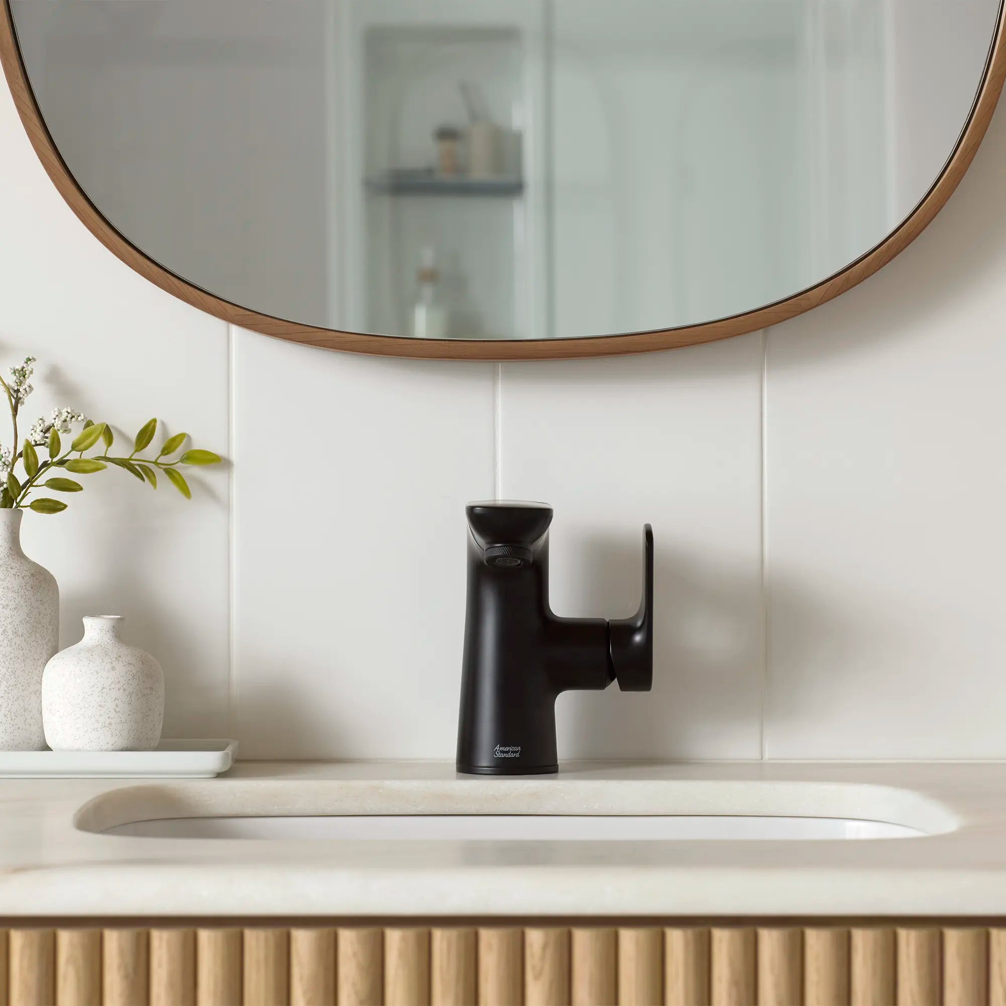 Aspirations - robinet de salle de bain rétractable à poignée simple à levier, 1,2 gpm/ 4,5 L/min // NOIR MAT // 231968_Aspirations_EnvironmentCloseUp_7061121.243_1607000.020_0002_Nov2023_0_CDNwebp.webp