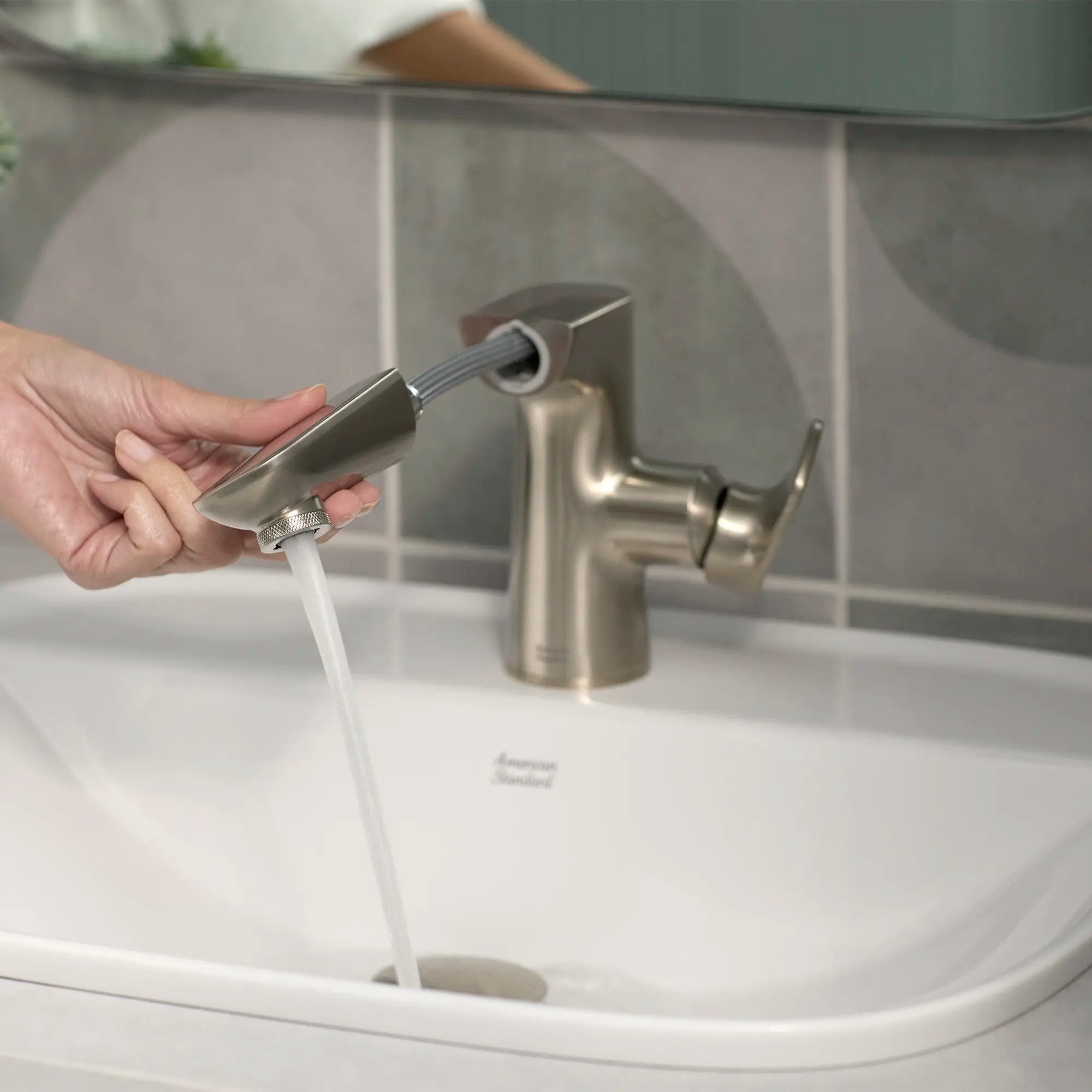 Aspirations - robinet de salle de bain rétractable à poignée simple à levier, 1,2 gpm/ 4,5 L/min // NICKEL BROSSÉ // 231979_Aspirations_Lifestyle_7061121.295_0001_Nov2023_CDNwebp.webp