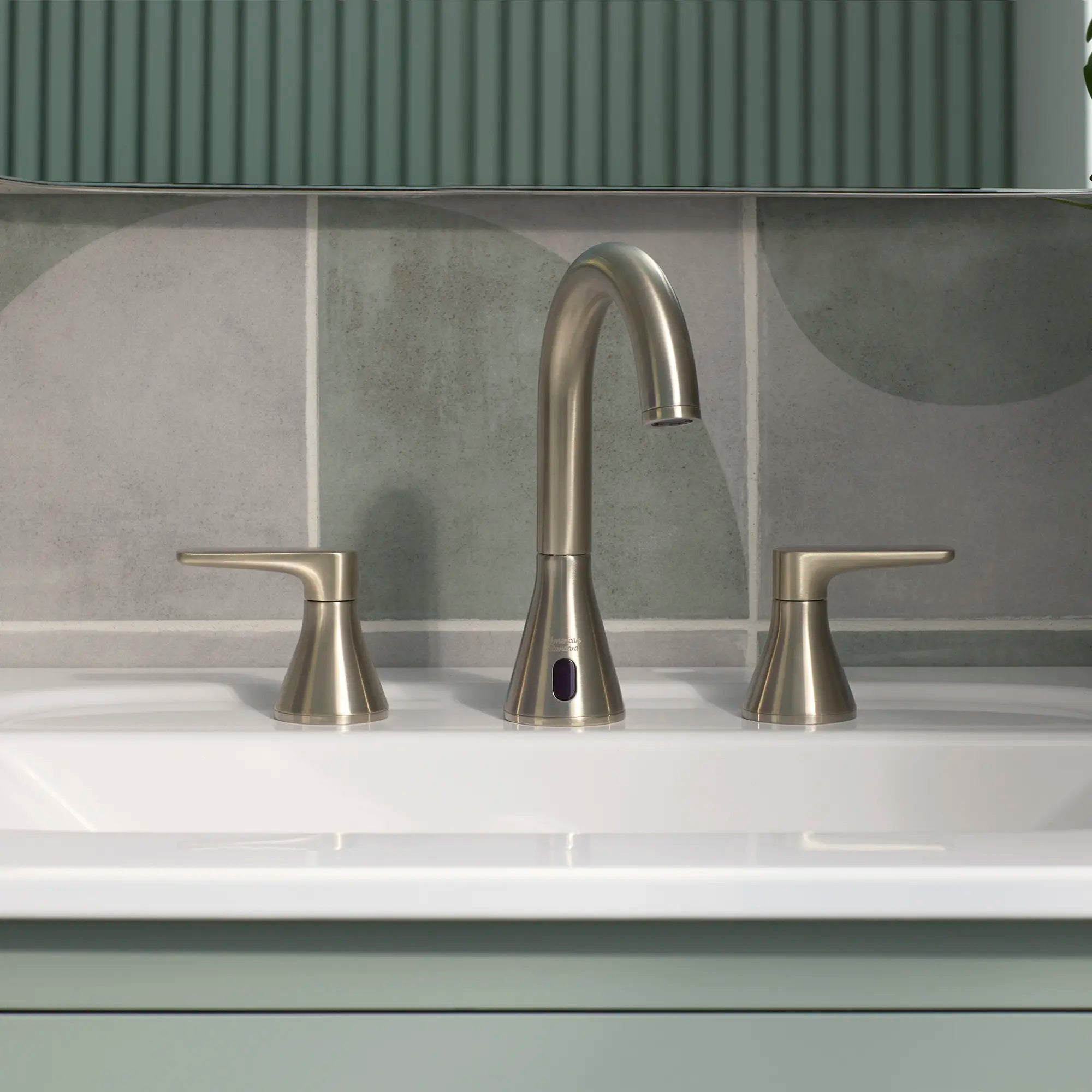 Aspirations - robinet de salle de bain hybride à bec large, centres de 8 po, 1,2gpm/4,5L/min avec poignées à levier // NICKEL BROSSÉ // 231983_Aspirations_EnvironmentCloseUp_7061857.295_0001_Nov2023_CDNwebp.webp