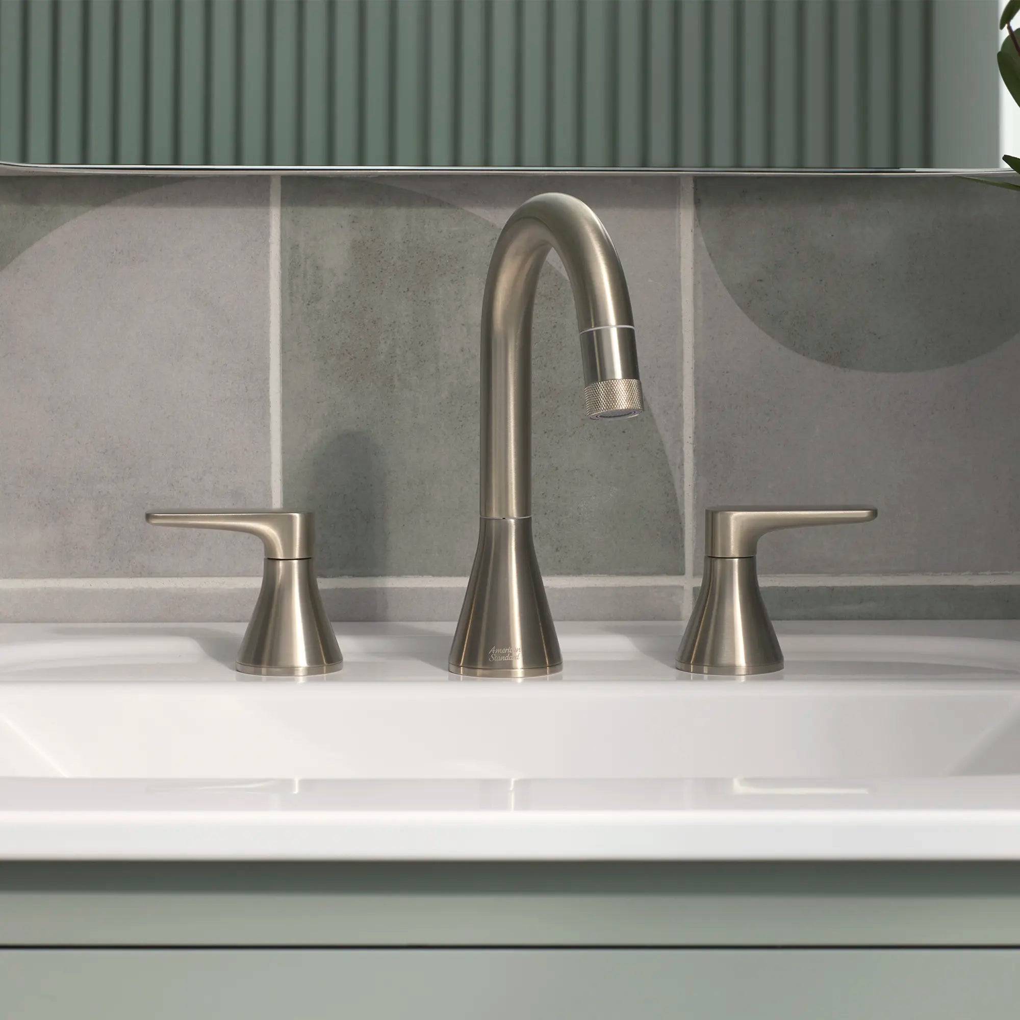 Aspirations - robinet de salle de bain à 2 poignées rétractables à levier, centres de 8 po, 1,2 gpm/4,5 L/min // NICKEL BROSSÉ // 231984_Aspirations_EnvironmentCloseUp_7061821.295_0003_Nov2023_CDNwebp.webp