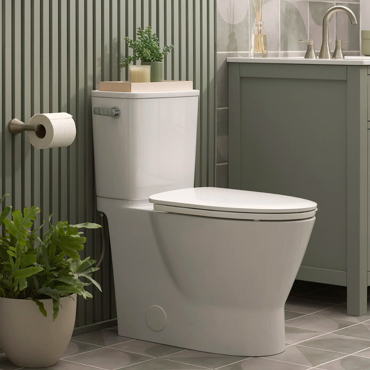 Porte-papier hygiénique Aspirations // NICKEL BROSSÉ // 232002_Aspirations_EnvironmentCloseUp_252AA899.020_0001_Nov2023_CDNwebp.webp