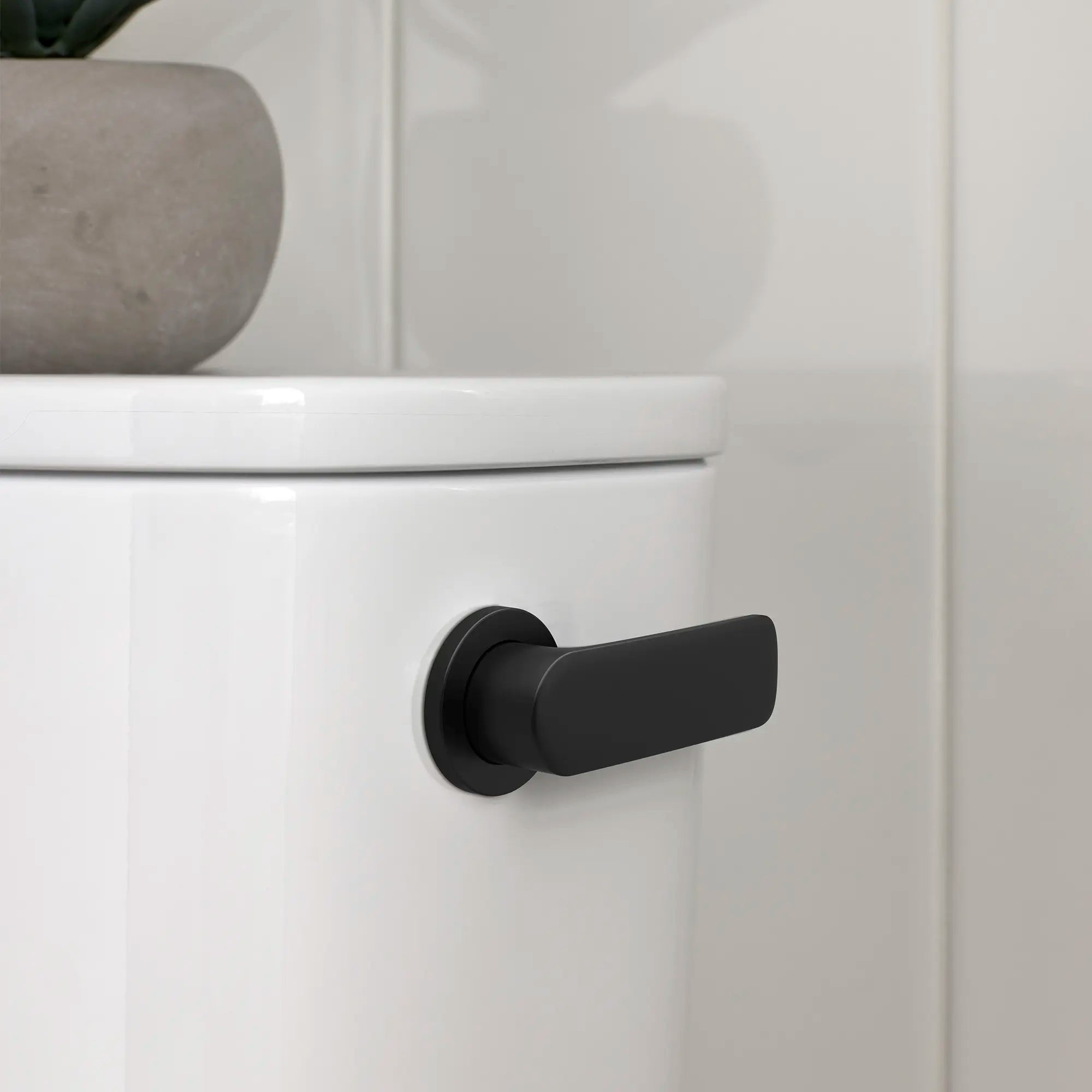 Levier de déclenchement à droite // NOIR MAT // 233822_Aspirations_EnvironmentCloseUp_7381987-101.2430A_0001_Nov2023_CDNwebp.webp