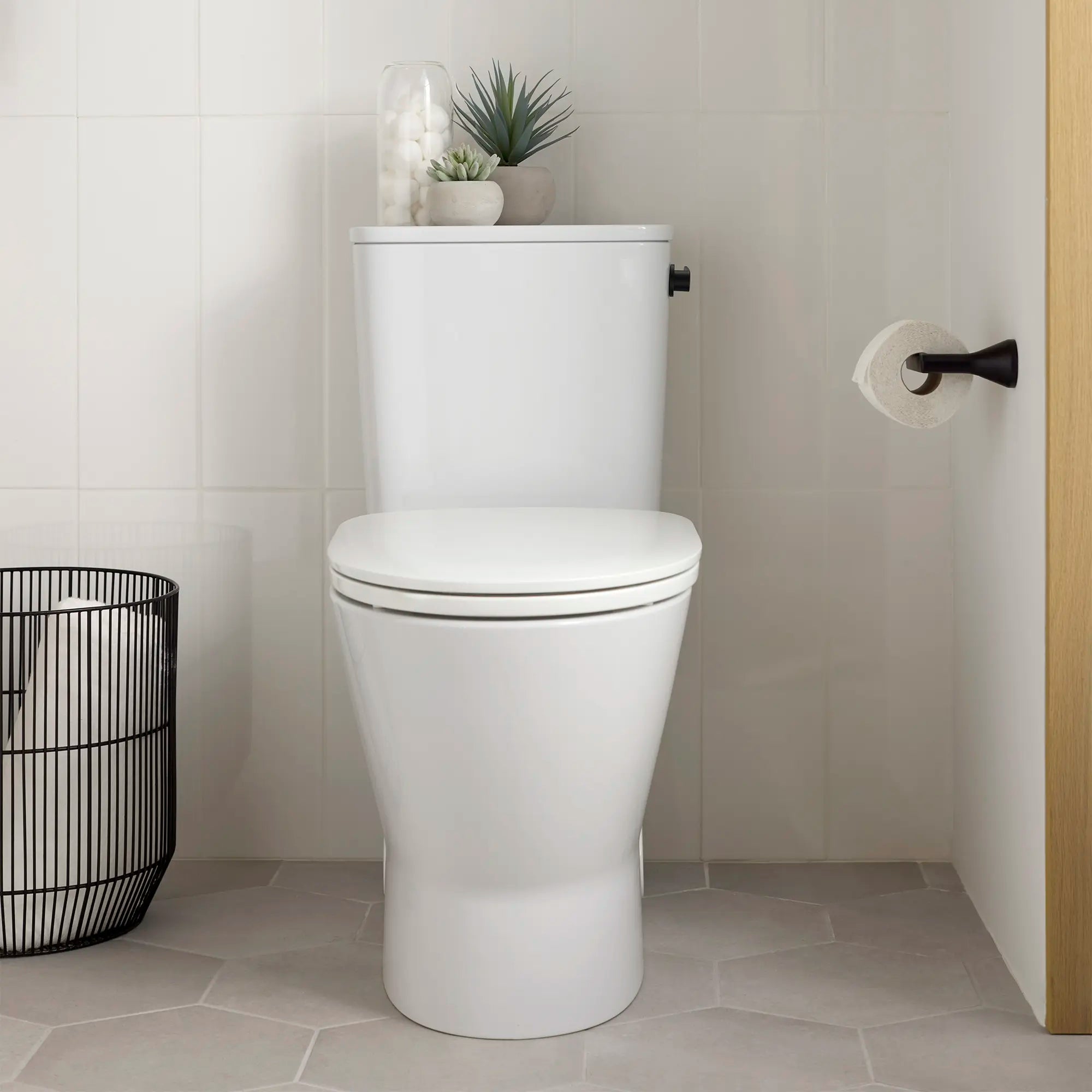 Levier de déclenchement à droite // NOIR MAT // 233830_Aspirations_EnvironmentCloseUp_252AA899.020_7381987-101.2430A_0003_Nov2023_CDNwebp.webp