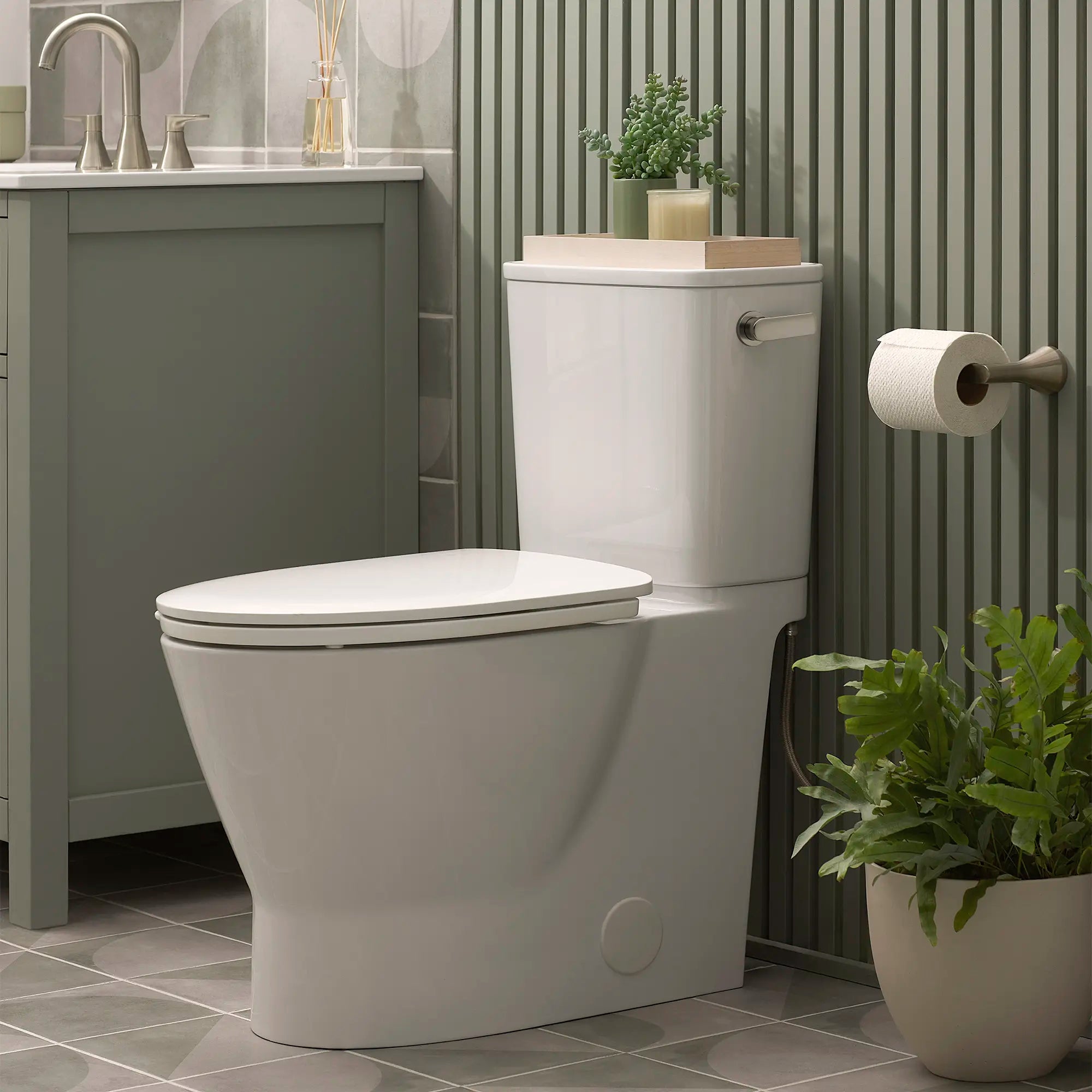 Levier de déclenchement à droite // NICKEL BROSSÉ // 233834_Aspirations_EnvironmentCloseUp_252AA899.020_7381987-101.2950A_0001_Nov2023_CDNwebp.webp