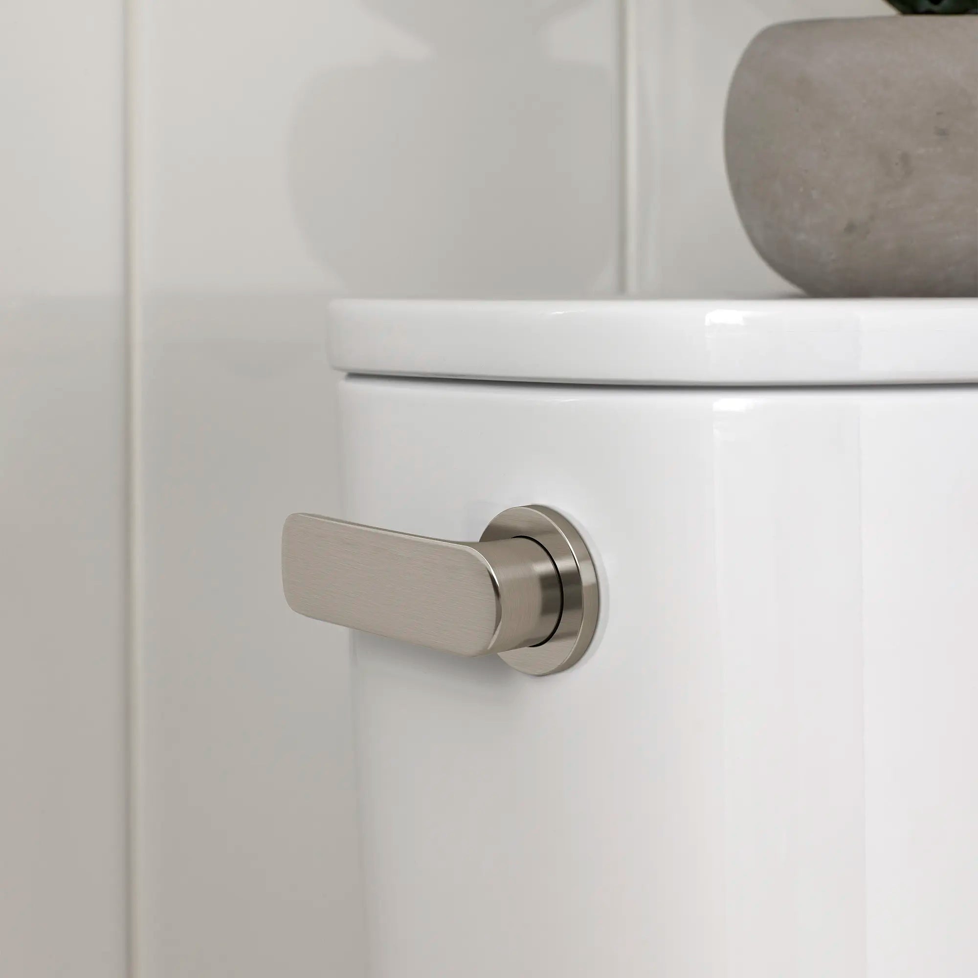 Levier de déclenchement à gauche // NICKEL BROSSÉ // 233836_Aspirations_EnvironmentCloseUp_7381987-100.2950A_0001_Nov2023_CDNwebp.webp