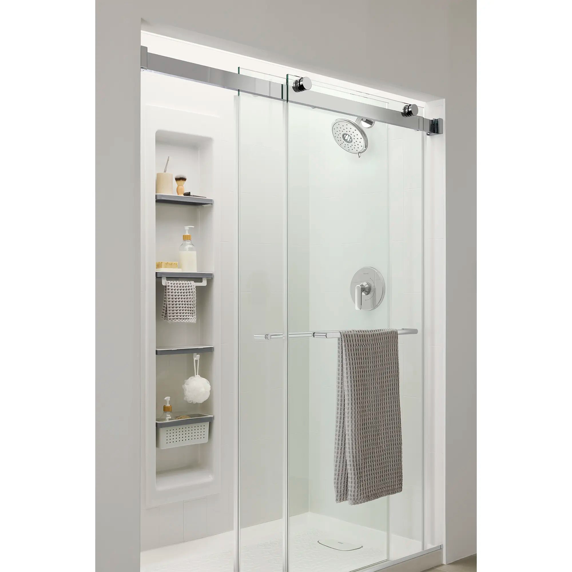 Aspirations - ensemble de parois de douche en carreaux verticaux de 60 x 32 x 84 pouces // BLANC // 233862_Aspirations_EnvironmentCloseUp_TU061507.002_AM00854400.213_A8019T-RHO.020_2951SWT32.020_0001_Nov2023_CDNwebp.webp