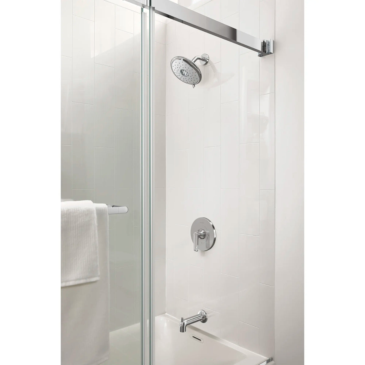 Aspirations - garniture pour bain douche, 1,8 gpm/6,8 L/min, avec pomme de douche à économie d'eau et double cartouche céramique à pression équilibrée, avec poignée à levier // CHROME POLI // 233865_Aspirations_EnvironmentCloseUp_TU061508.002_AM00854400.213_2952BWT32.020_0001_Nov2023_CDNwebp.webp