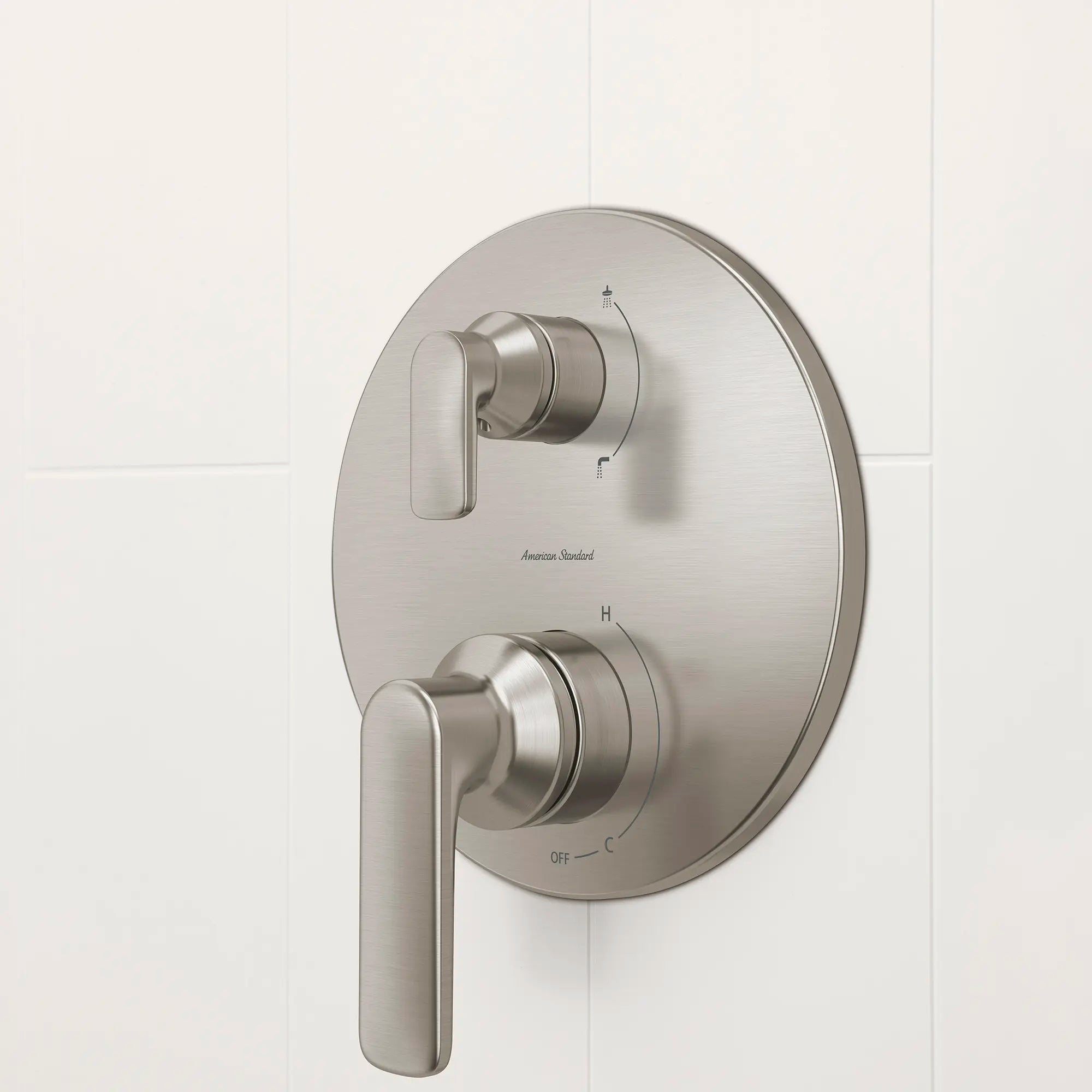 Aspirations - garniture d'inverseur de douche à 2 ou 3 voies avec cartouche discrète // NICKEL BROSSÉ // 233877_Aspirations_EnvironmentCloseUp_TU061740.295_0001_Nov2023_CDNwebp.webp