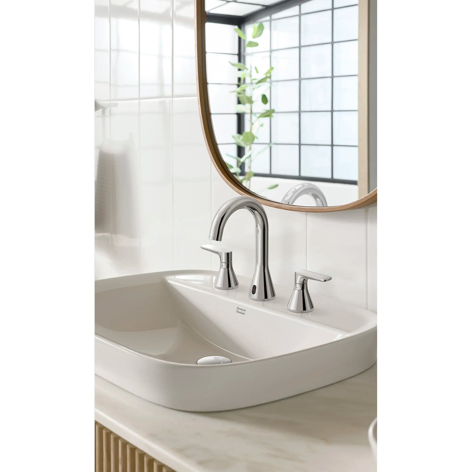 Aspirations - lavabo sur plan avec centres de 8 pouces // BLANC // 233888_Aspirations_EnvironmentCloseUp_7061857.002_1642008.020_0002_Nov2023_CDNwebp.webp