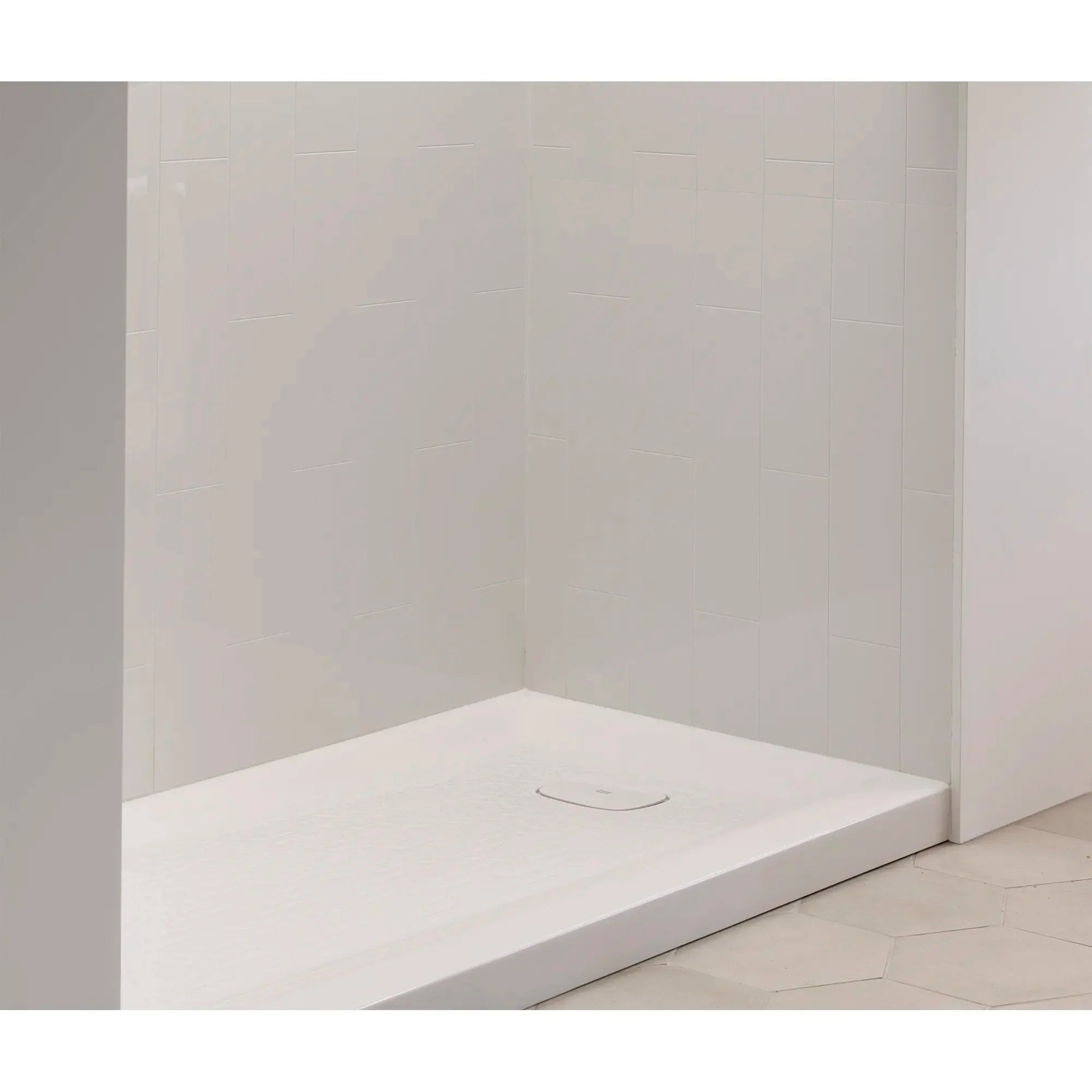 Aspirations - base de douche à seuil unique de 60 x 30 pouces avec drain à droite // 60 X 30 IN / RIGHT / BLANC // 233972_Aspirations_EnvironmentCloseUp_A8019T-RHO.020_0001_Nov2023_CDNwebp.webp
