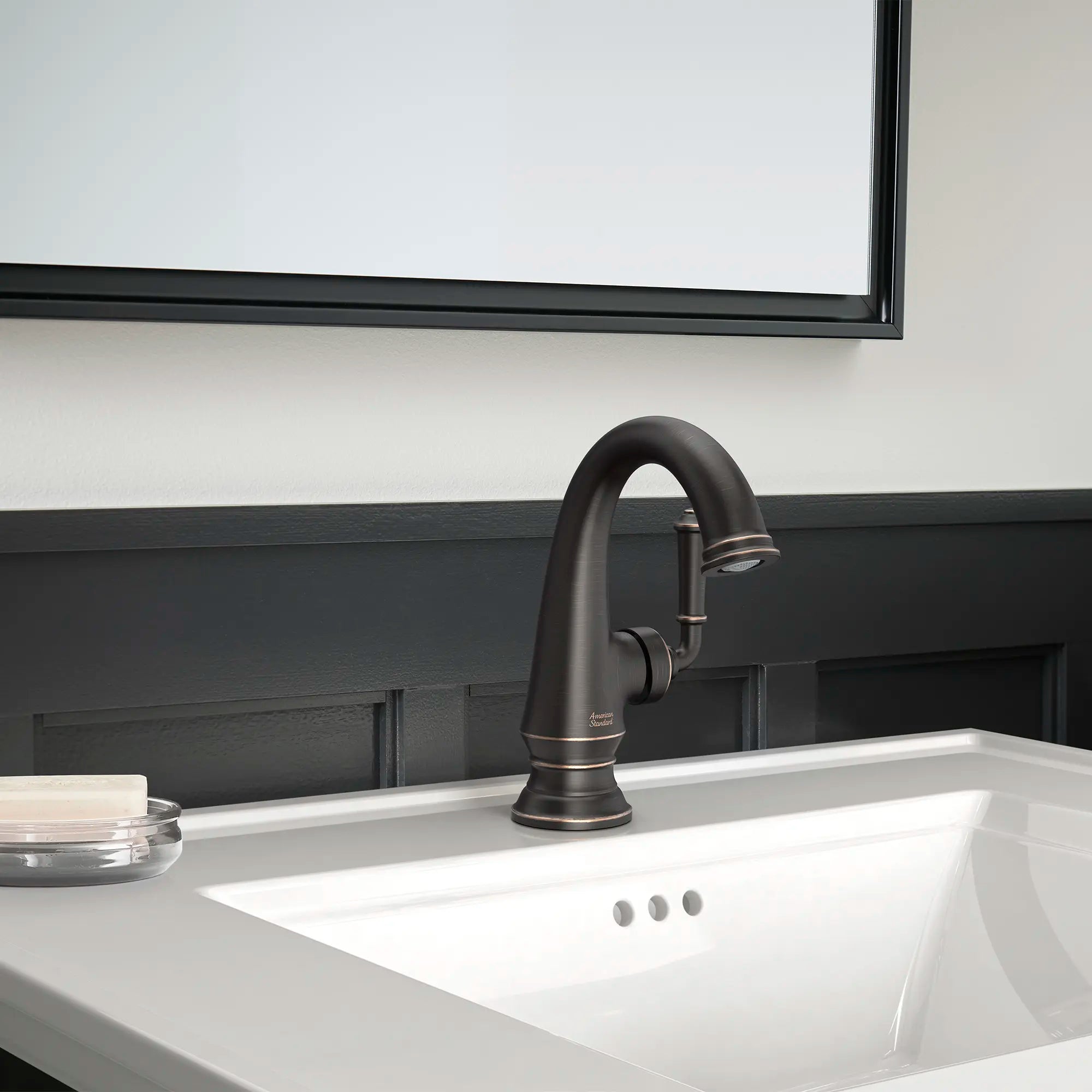 Delancey® - Robinet de salle de bain monotrou à poignée unique 1,2 gpm/4,5 L/min avec poignée à levier // BRONZE LEGACY // 238708_DELANCEY_EnvironmentCloseUp_7052121.278_0001_Jan2024_CDNwebp.webp