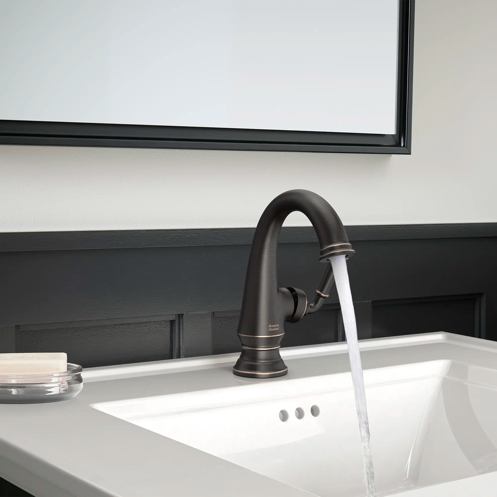 Delancey® - Robinet de salle de bain monotrou à poignée unique 1,2 gpm/4,5 L/min avec poignée à levier // BRONZE LEGACY // 238710_DELANCEY_EnvironmentCloseUp_7052121.278_0002_Jan2024_CDNwebp.webp