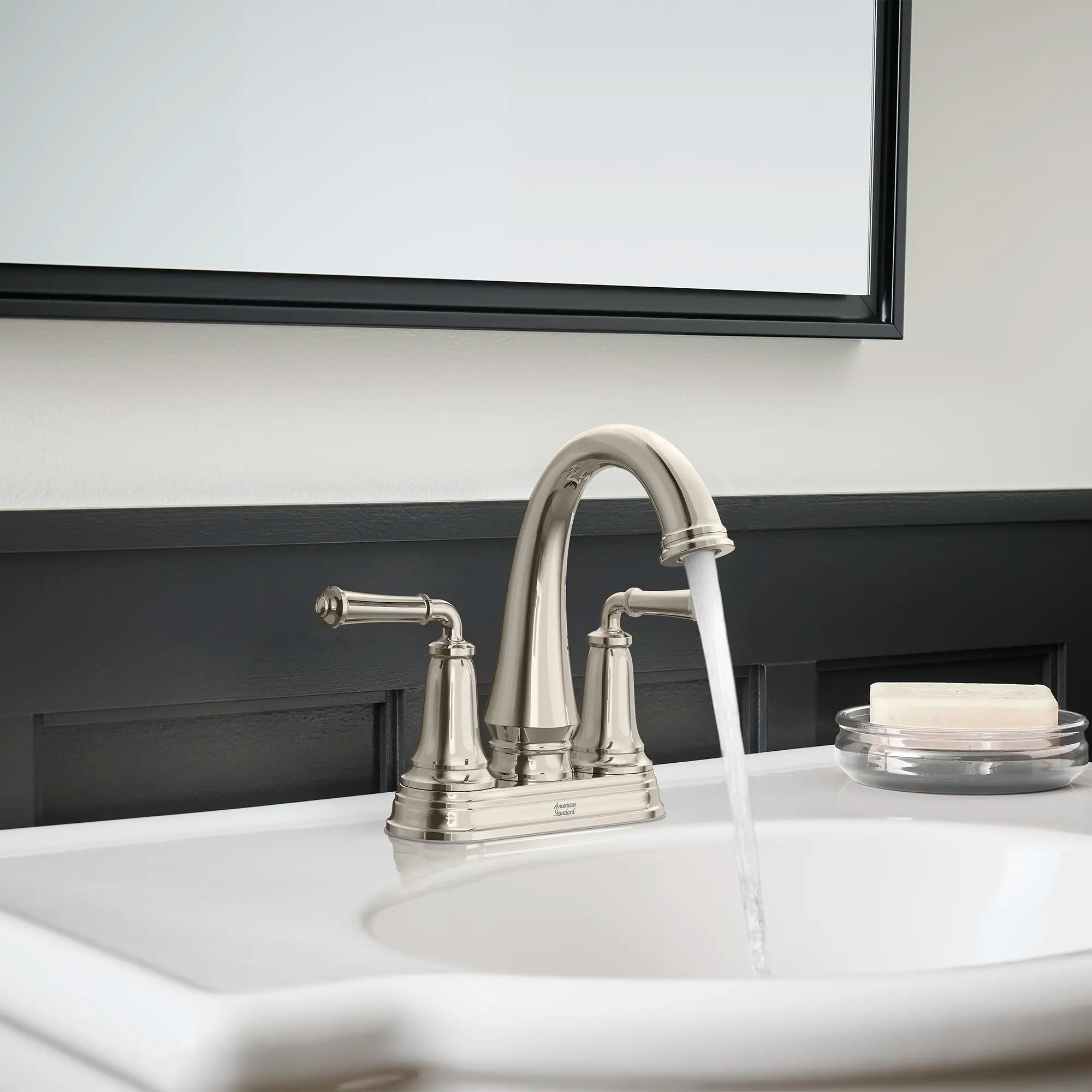 Delancey® - robinet combiné de salle de bain, 4 pouces centre à centre, à 2 poignées, 1,2 gpm/ 4,5 L/min avec poignées à levier // NICKEL POLI // 238715_DELANCEY_EnvironmentCloseUp_7052207.013_0002_Jan2024_CDNwebp.webp