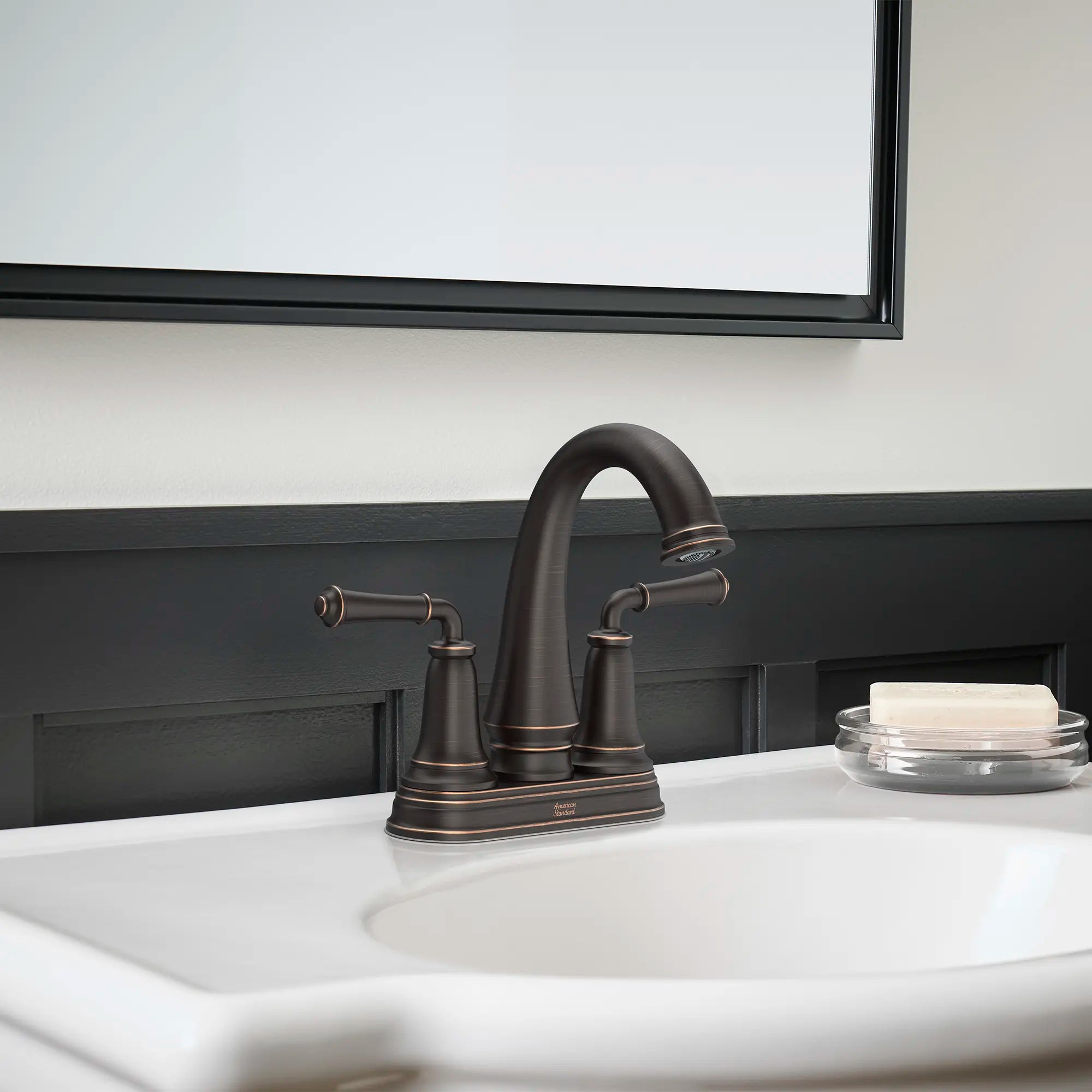 Delancey® - robinet combiné de salle de bain, 4 pouces centre à centre, à 2 poignées, 1,2 gpm/ 4,5 L/min avec poignées à levier // BRONZE LEGACY // 238716_DELANCEY_EnvironmentCloseUp_7052207.278_0001_Jan2024_CDNwebp.webp