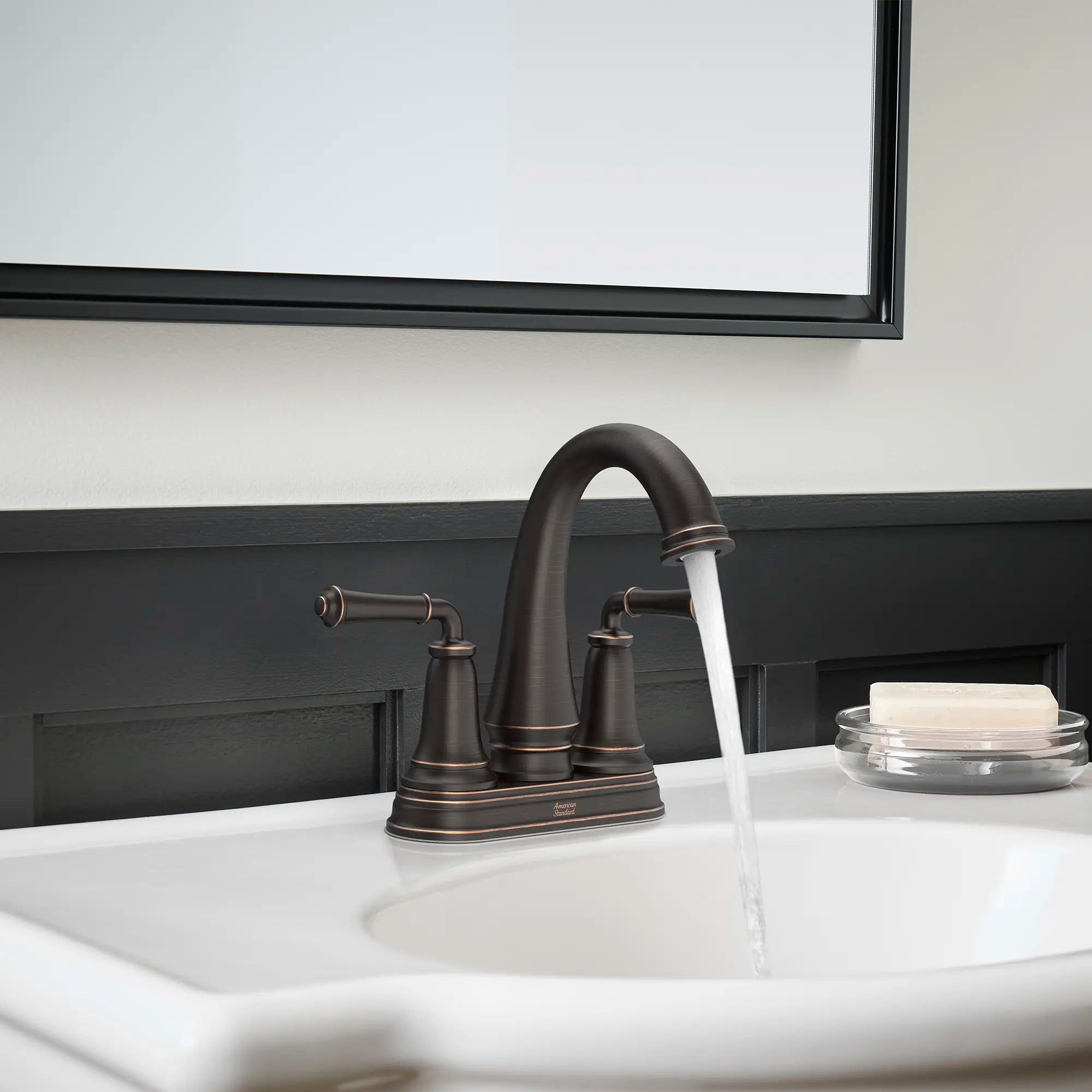 Delancey® - robinet combiné de salle de bain, 4 pouces centre à centre, à 2 poignées, 1,2 gpm/ 4,5 L/min avec poignées à levier // BRONZE LEGACY // 238717_DELANCEY_EnvironmentCloseUp_7052207.278_0002_Jan2024_CDNwebp.webp