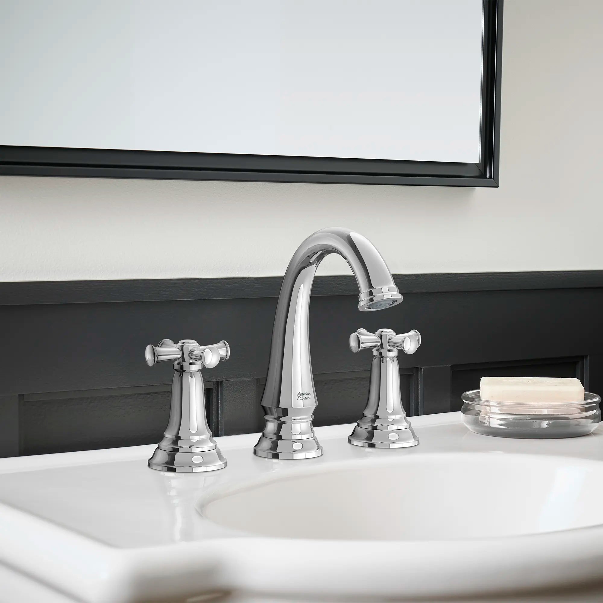 Delancey® - Robinet de salle de bain à 2 poignées espacées de 8 po 1,2 gpm/4,5 L/min avec poignées croisées // CROSS / CHROME POLI // 238724_DELANCEY_EnvironmentCloseUp_7052827.002_0001_Jan2024_CDNwebp.webp