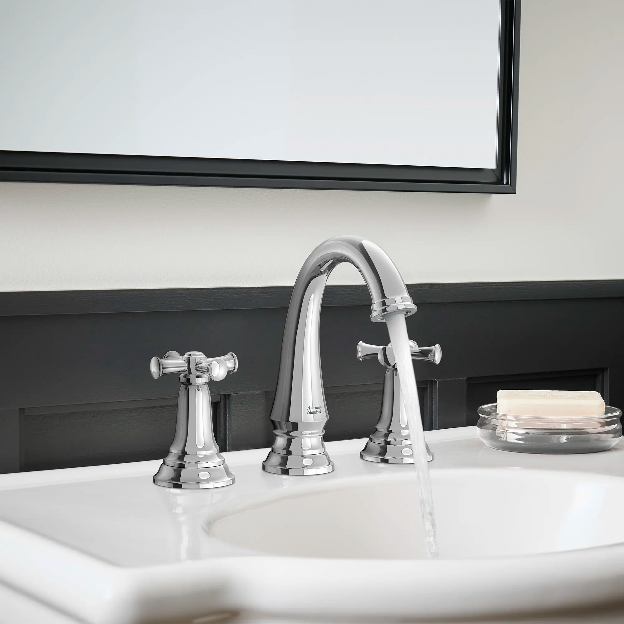 Delancey® - Robinet de salle de bain à 2 poignées espacées de 8 po 1,2 gpm/4,5 L/min avec poignées croisées // CROSS / CHROME POLI // 238725_DELANCEY_EnvironmentCloseUp_7052827.002_0002_Jan2024_CDNwebp.webp