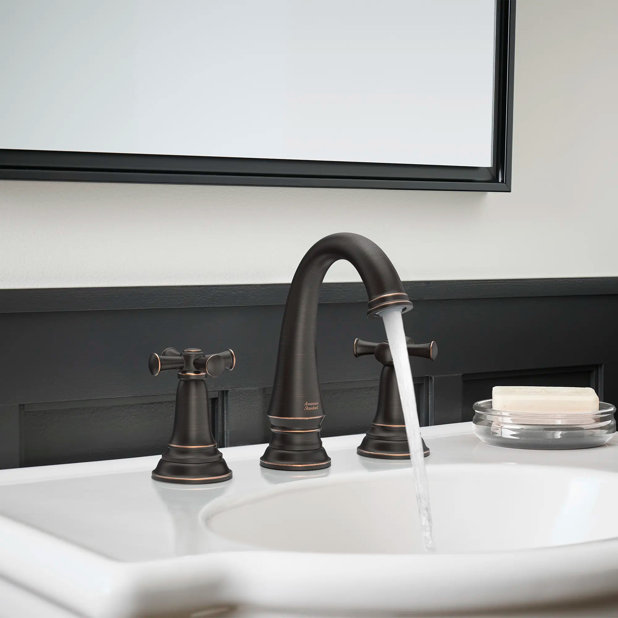 Delancey® - Robinet de salle de bain à 2 poignées espacées de 8 po 1,2 gpm/4,5 L/min avec poignées croisées // CROSS / BRONZE LEGACY // 238729_DELANCEY_EnvironmentCloseUp_7052827.278_0002_Jan2024_CDNwebp.webp