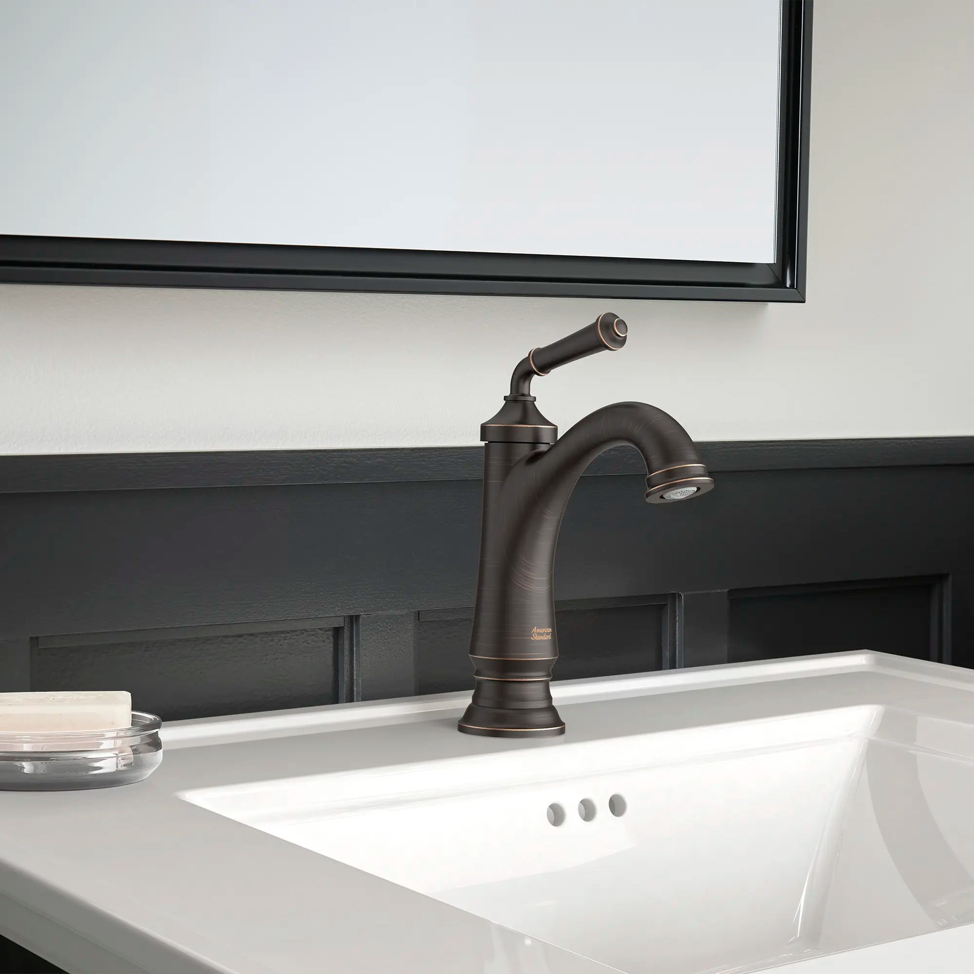 Delancey® - Robinet de salle de bain monotrou à poignée unique 1,2 gpm/4,5 L/min avec poignée à levier // BRONZE LEGACY // 238738_DELANCEY_EnvironmentCloseUp_7052107.278_0001_Jan2024_CDNwebp.webp